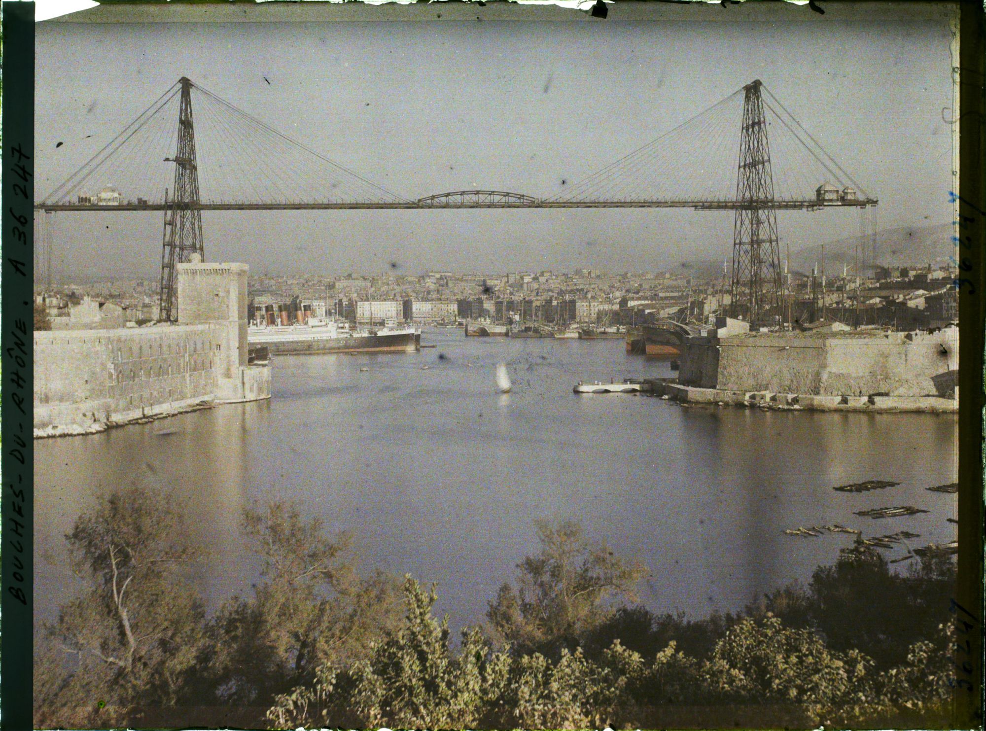 Image représentant Le pont transbordeur à l'entrée du vieux port