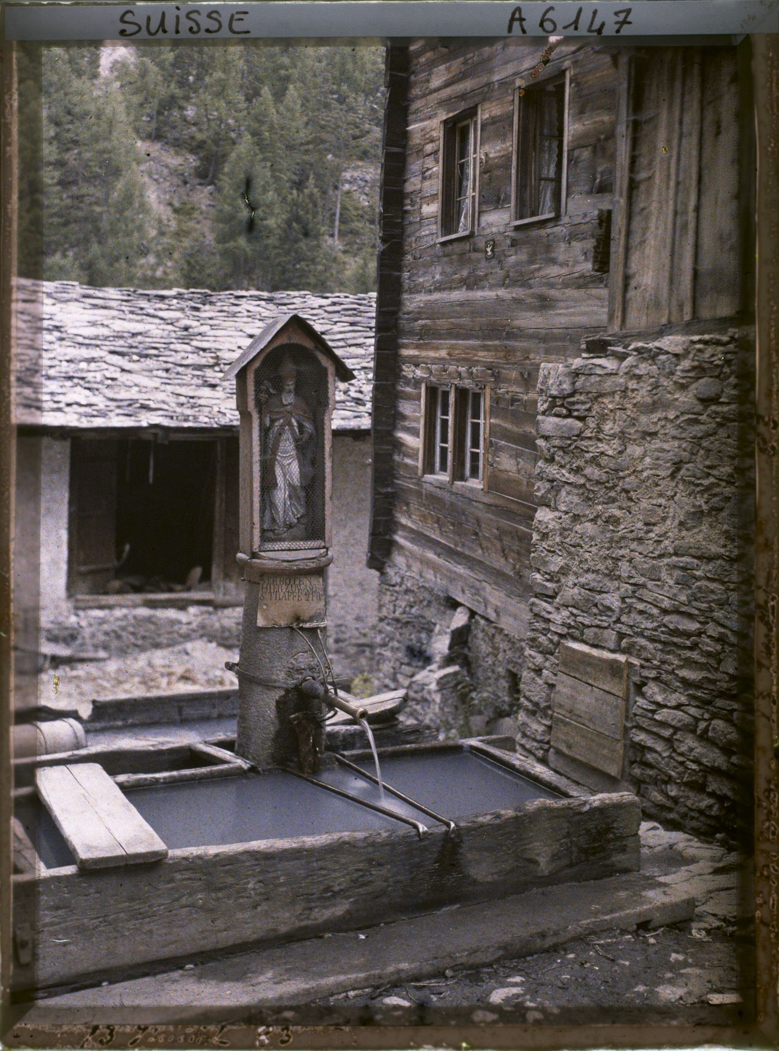 Image représentant Une fontaine à Saint-Nicolas