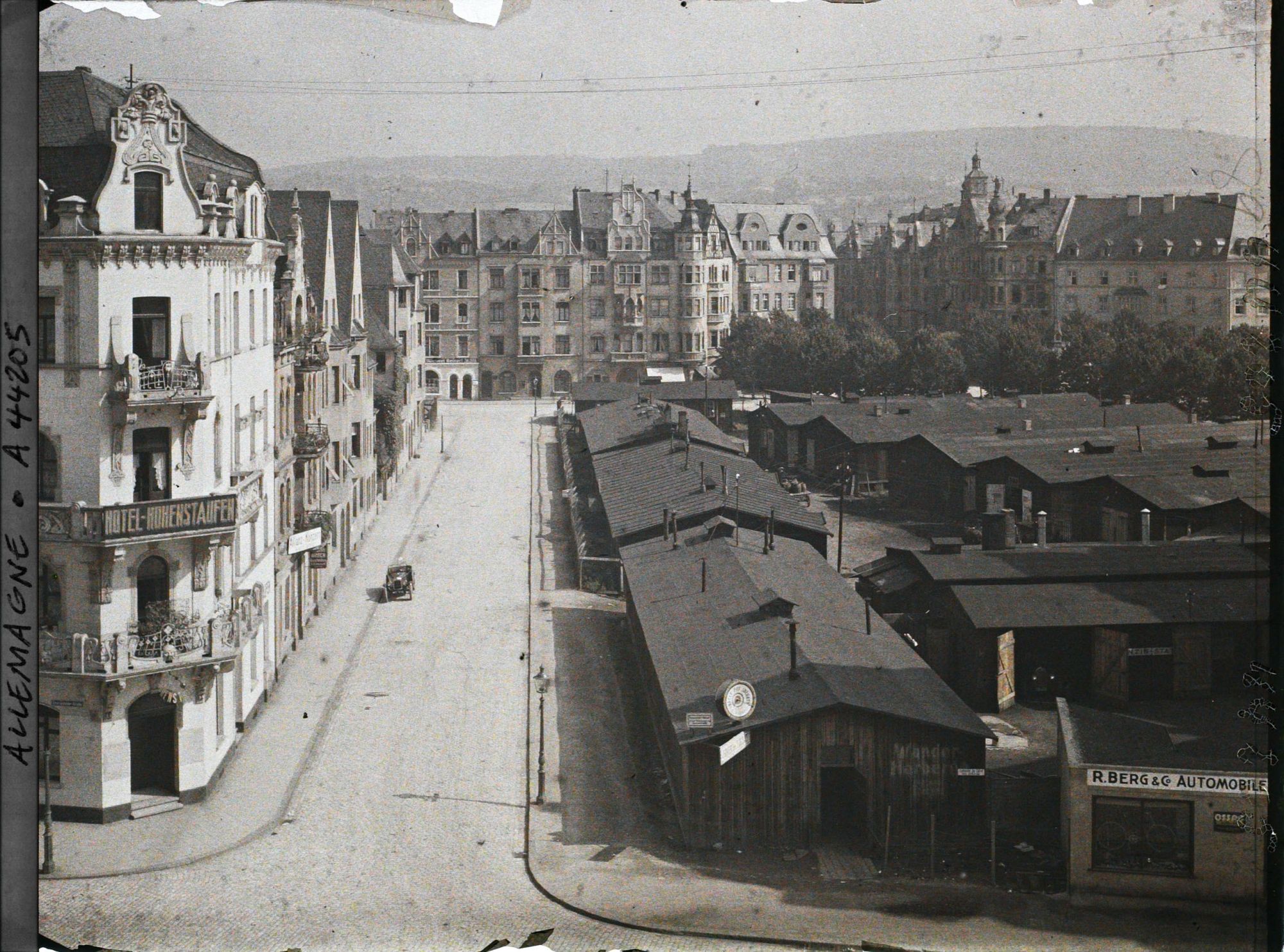 Image représentant Allemagne, Coblence, Place de la Gare, barraquements militaires