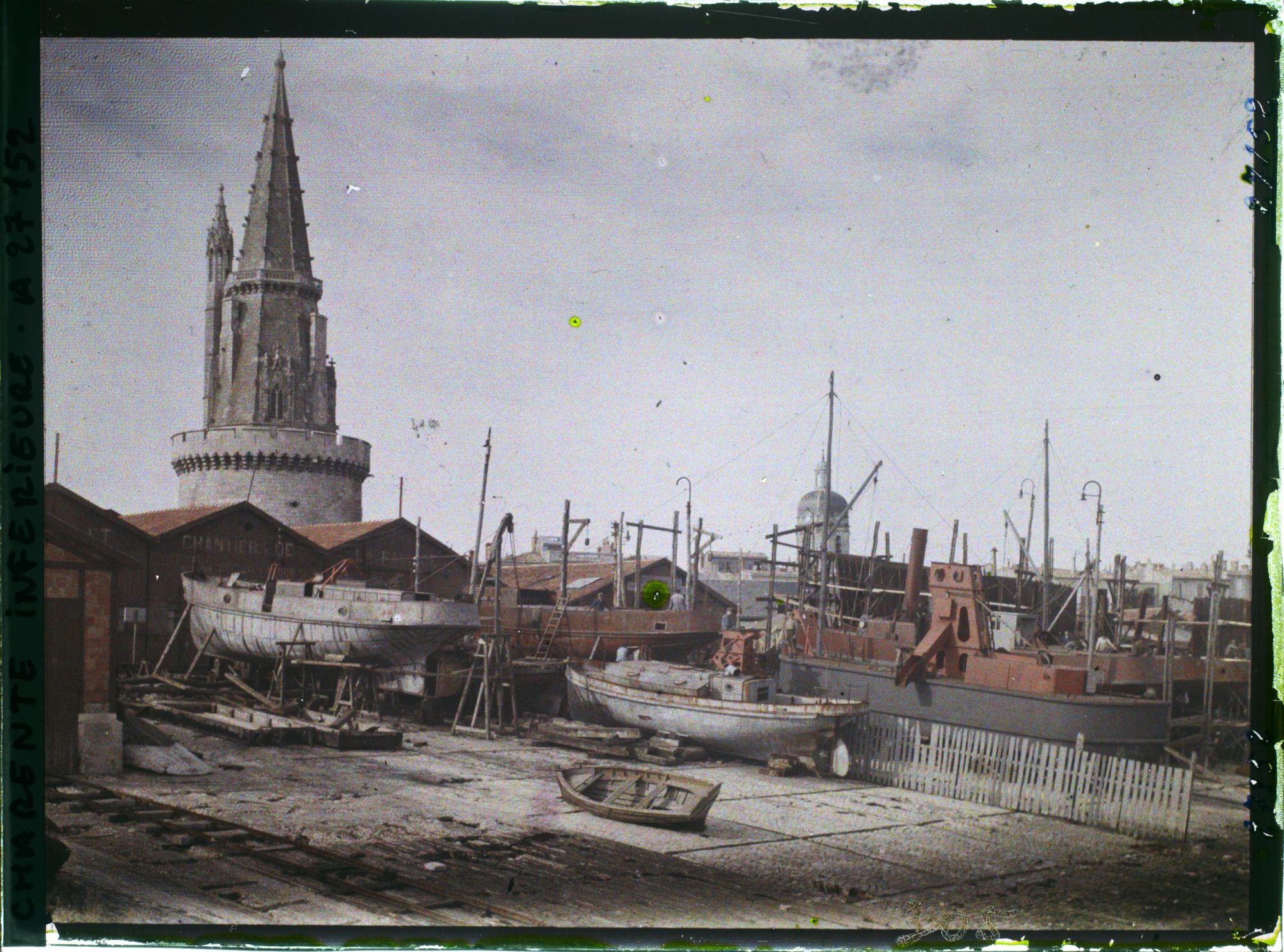 Image représentant Bateaux dans les chantiers navals de la Pallice