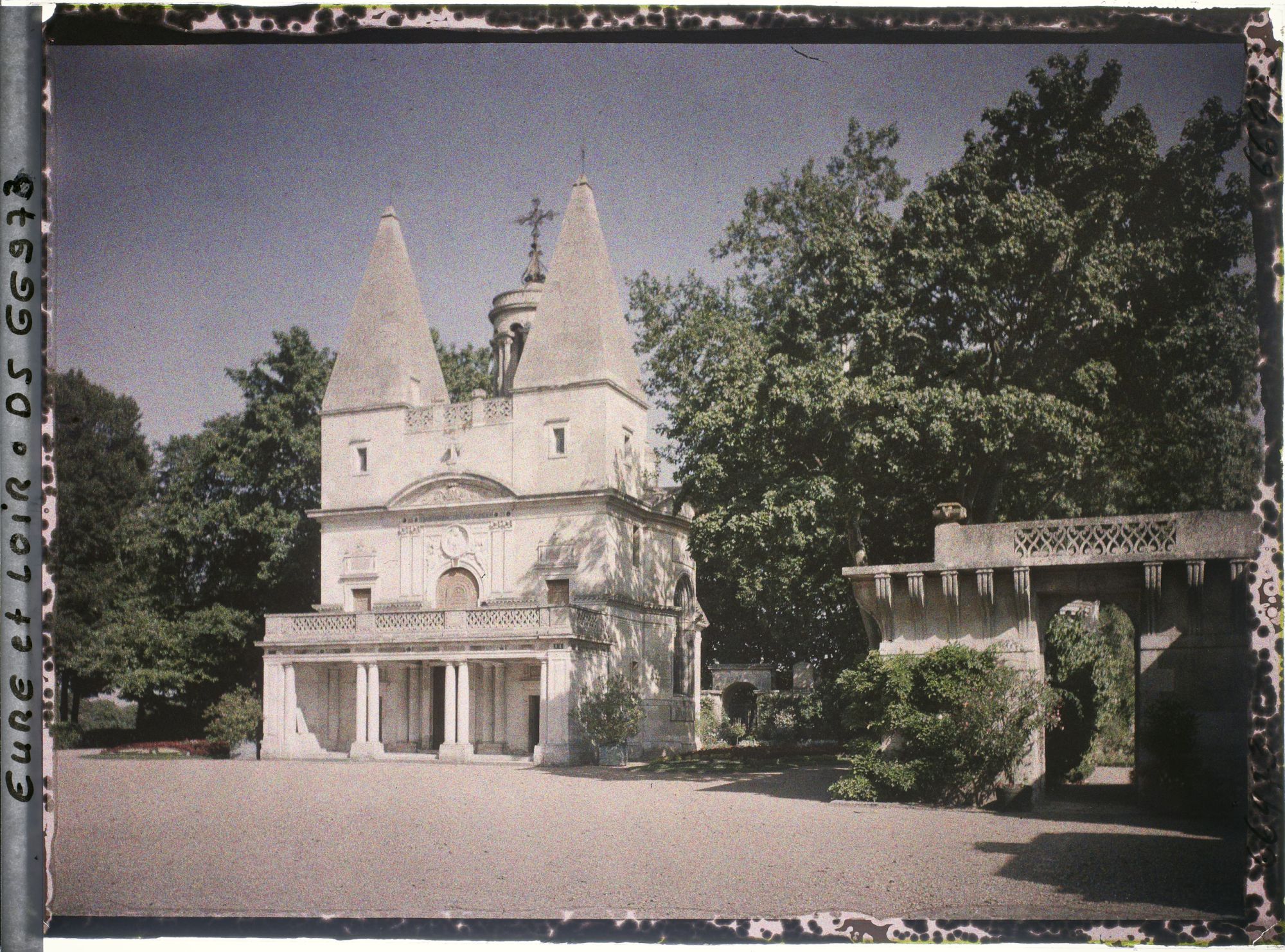 Image représentant La façade de la chapelle du chateau du côté de la cour d'honneur