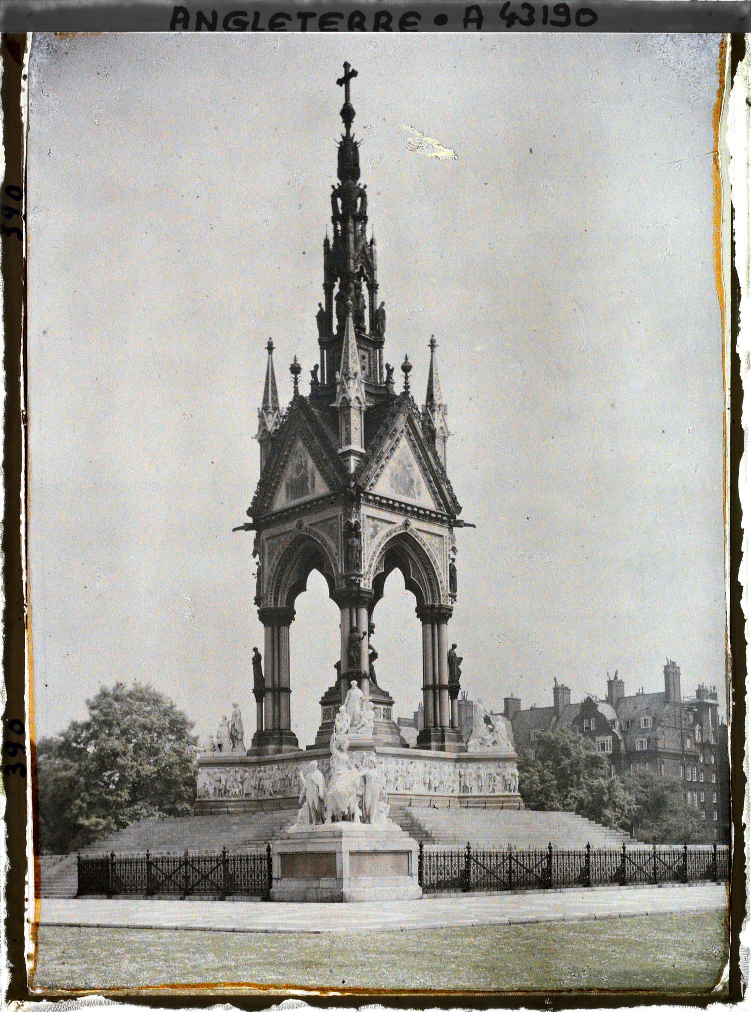 Image représentant Le Kensington garden et l'Albert mémorial