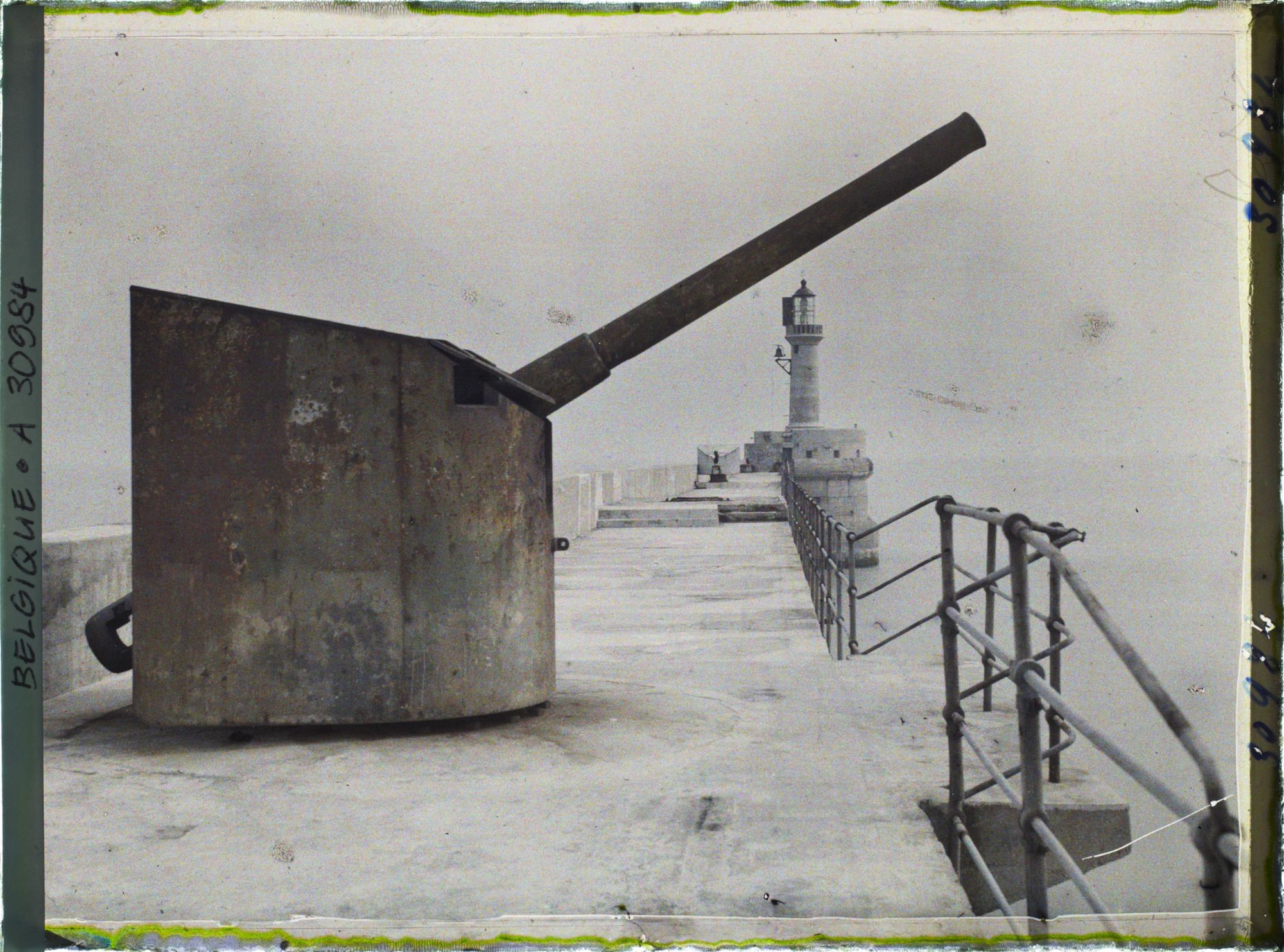 Image représentant Belgique, Zeebrugge, Défenses de l'extrémité du môle