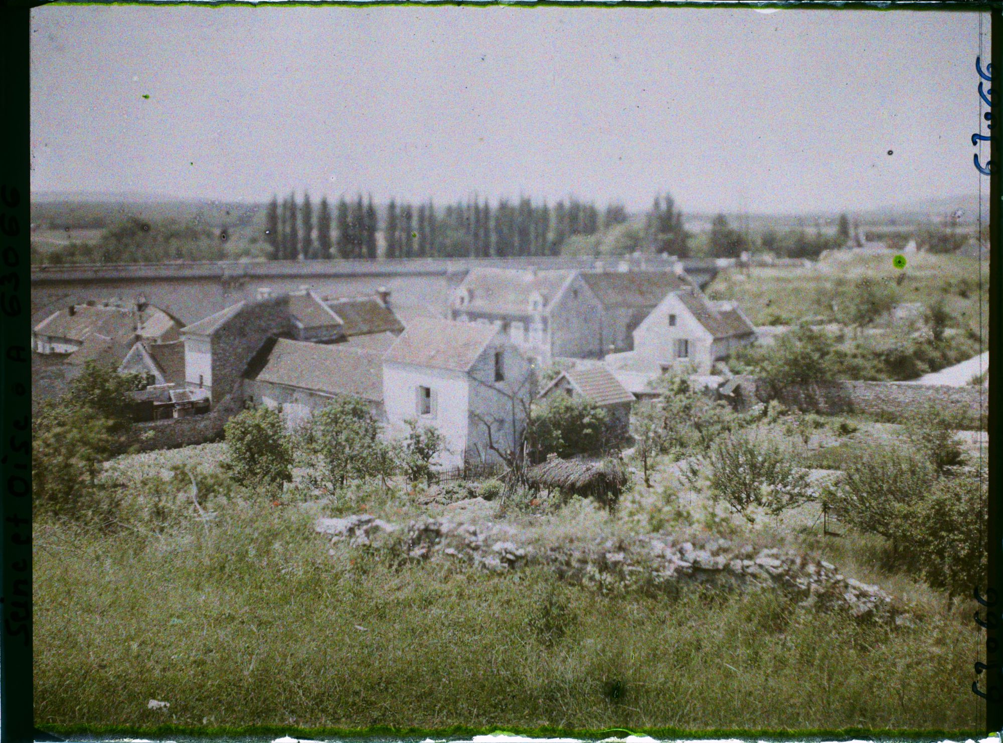 Image représentant Ile de France, Vaux, Le Village