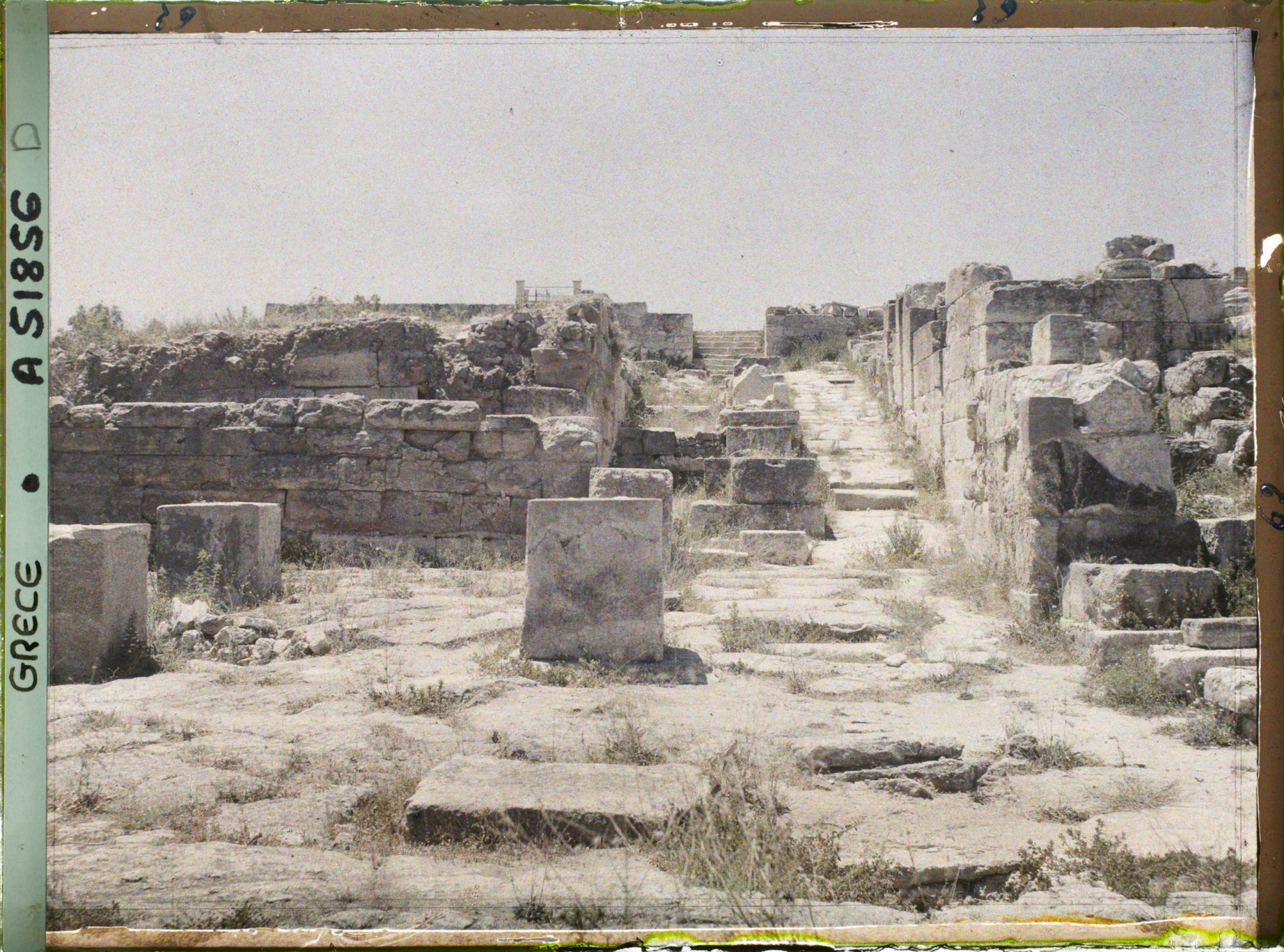 Image représentant L'entrée nord du Palais (au nord comme le théâtre, plus à l'est)