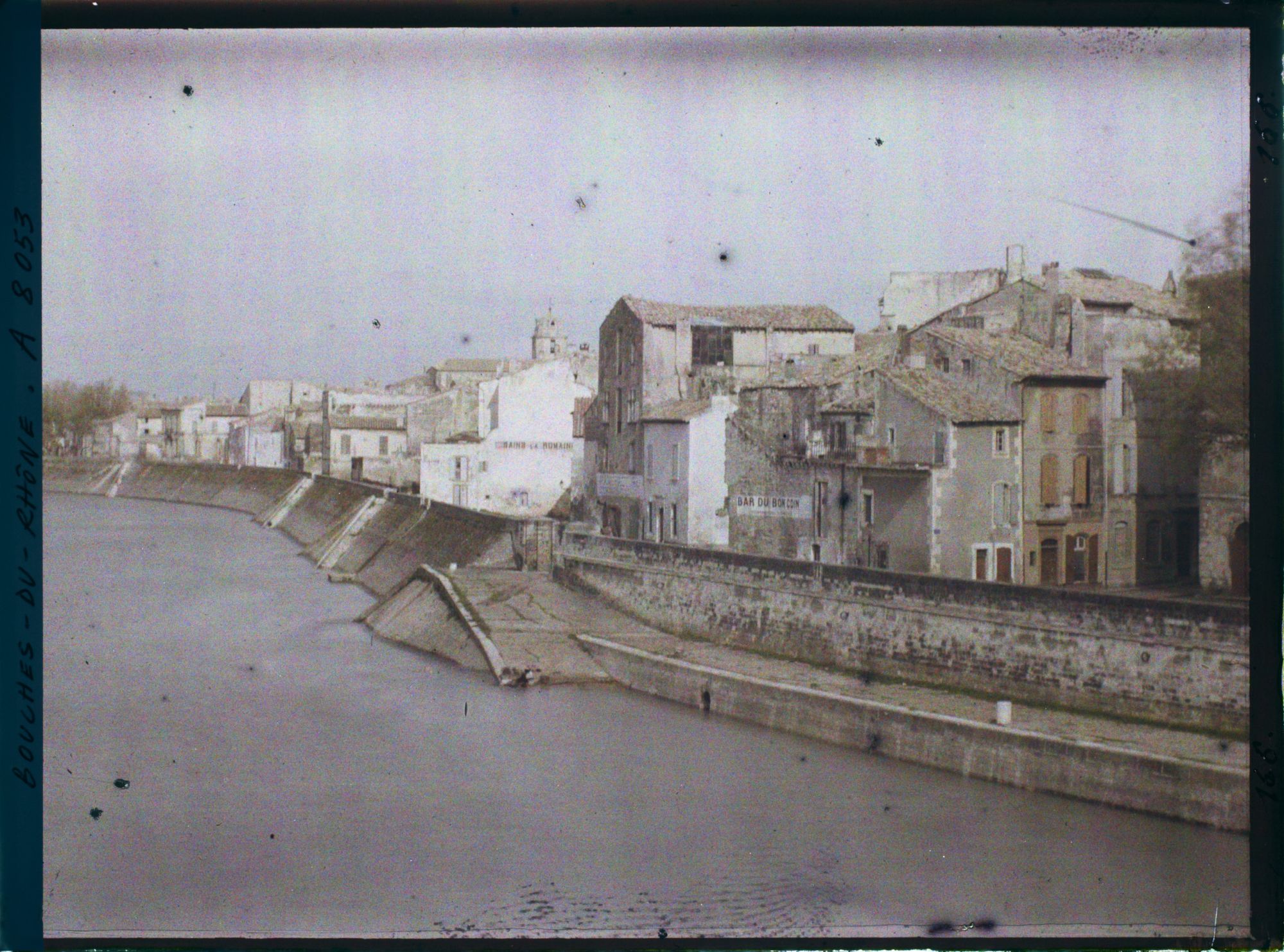 Image représentant Le quai de la Roquette actuel quai Marx Dormoy, vue prise depuis le pont de Trinquetaille