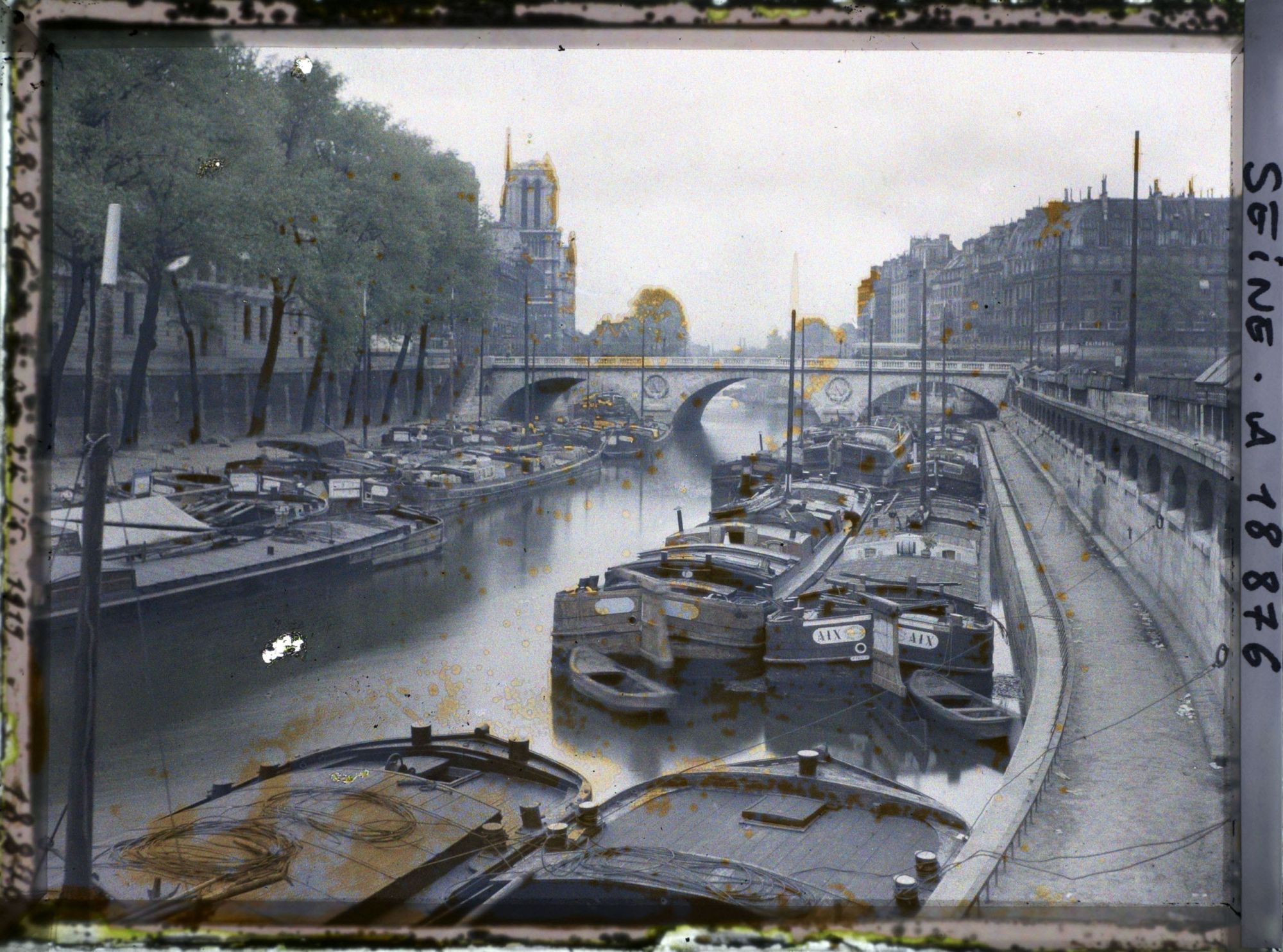 Image représentant Le quai du Marché-Neuf et Notre-Dame vus du quai Saint-Michel