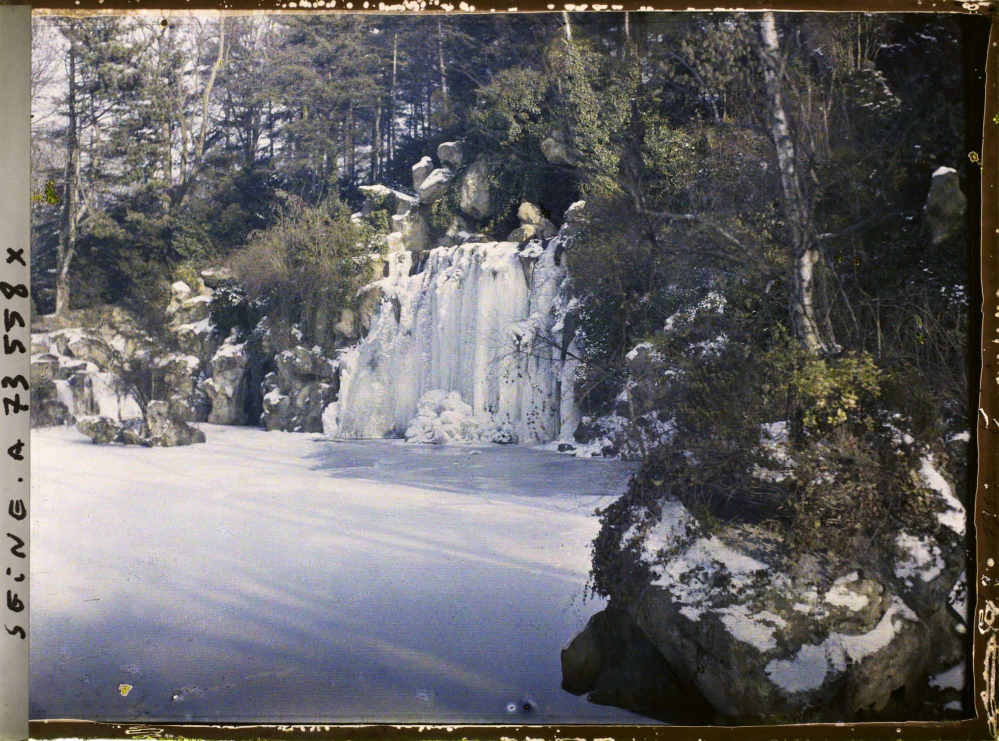 Image représentant Cascade gelée au bois de Boulogne