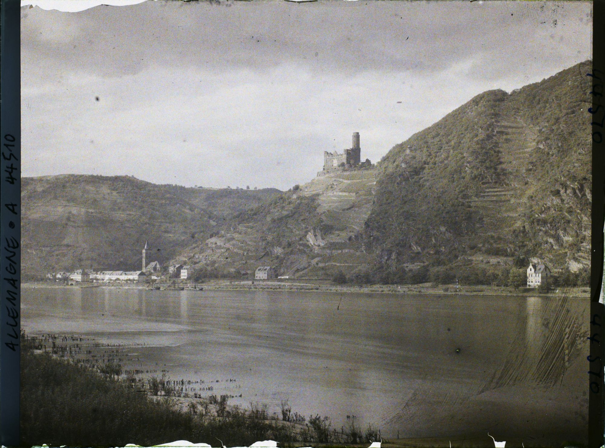 Image représentant Allemagne, St Goar, le Village de Wellmich et le Château ( maus)
