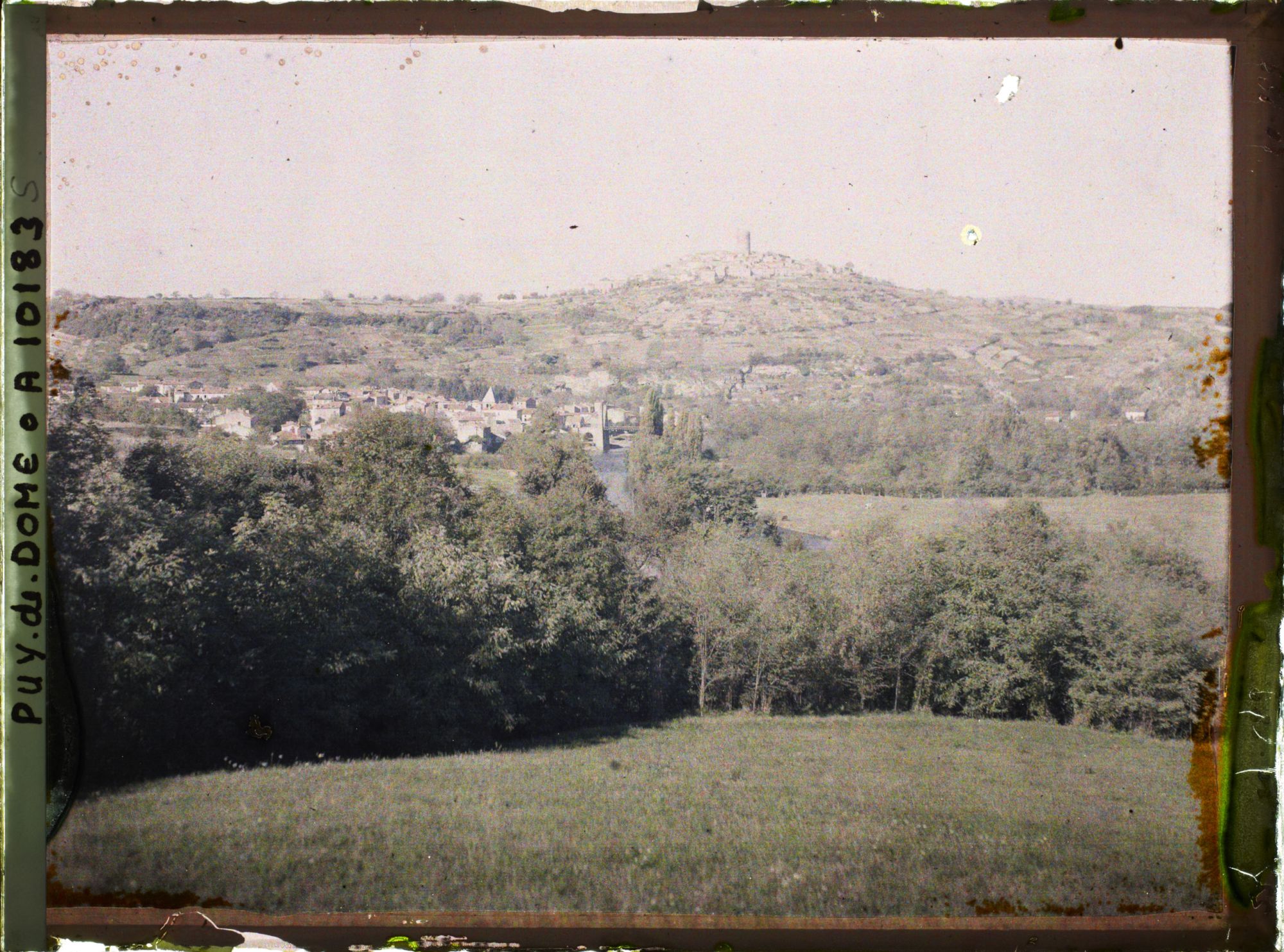 Image représentant France, Montfeyroux, Vallée de l'Allier vue Générale sur Montfeyroux