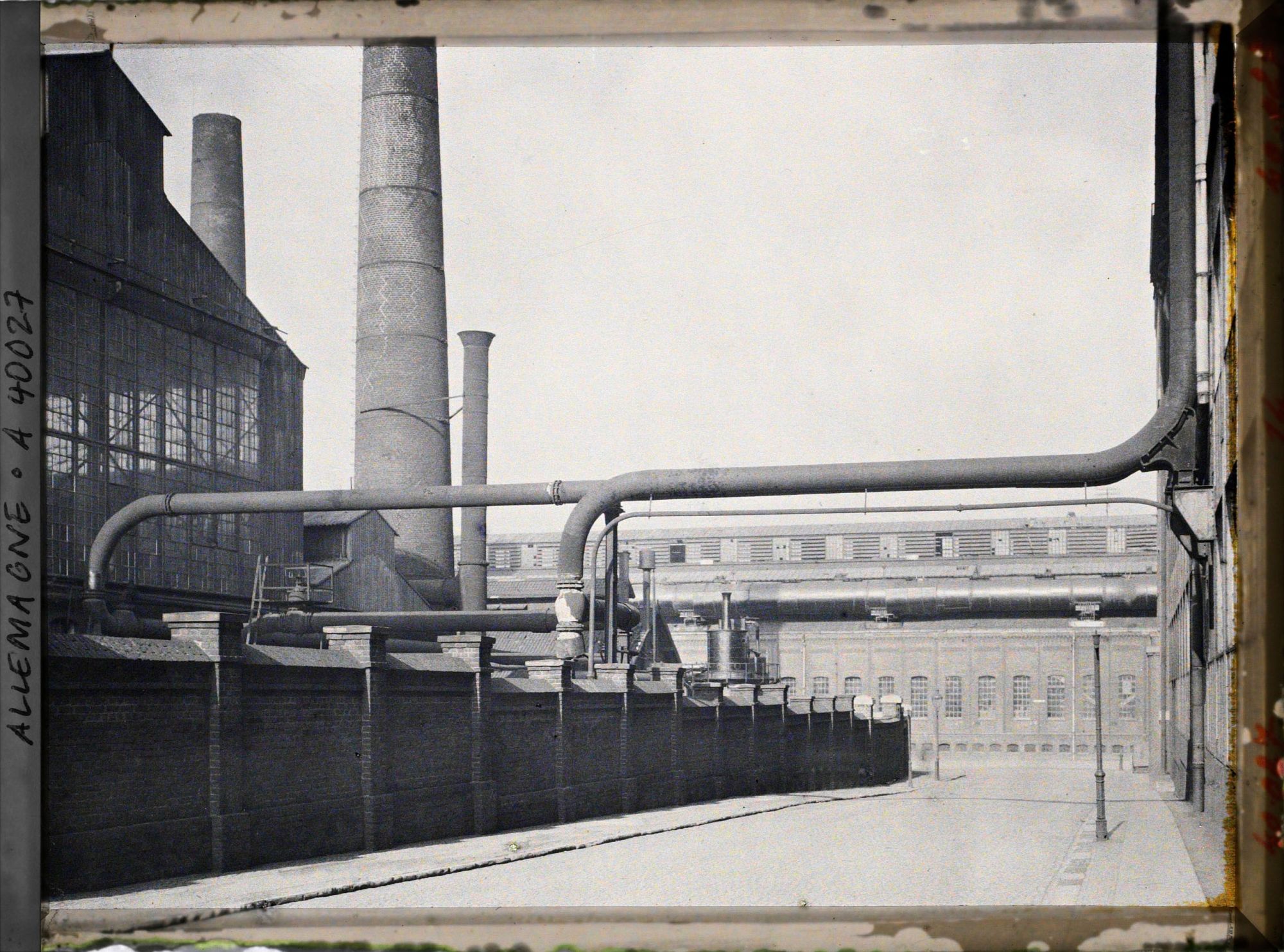 Image représentant Prusse, Essen, Une rue dans les Usines