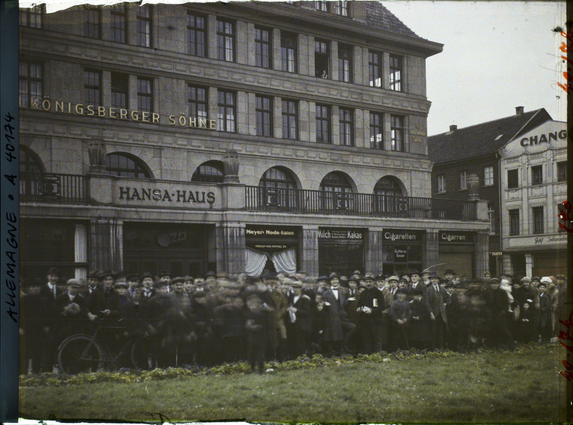 Image représentant Prusse, Crefeld, Manifestation place de la Gare