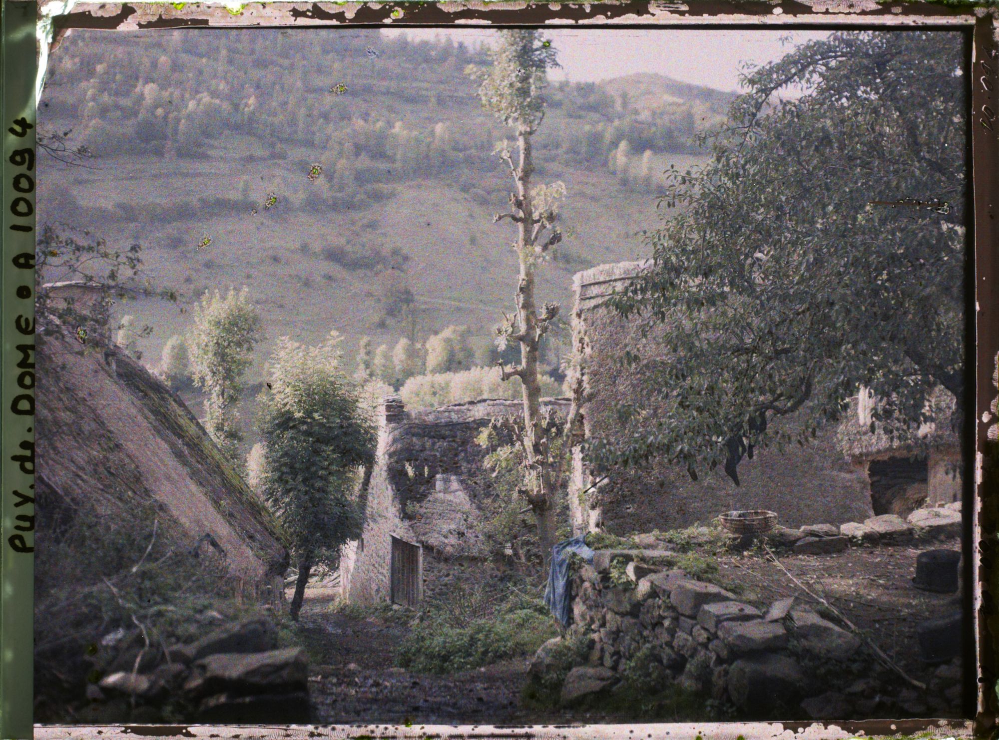 Image représentant France, Route du Valbeleix. Dans le hameau de la Valette