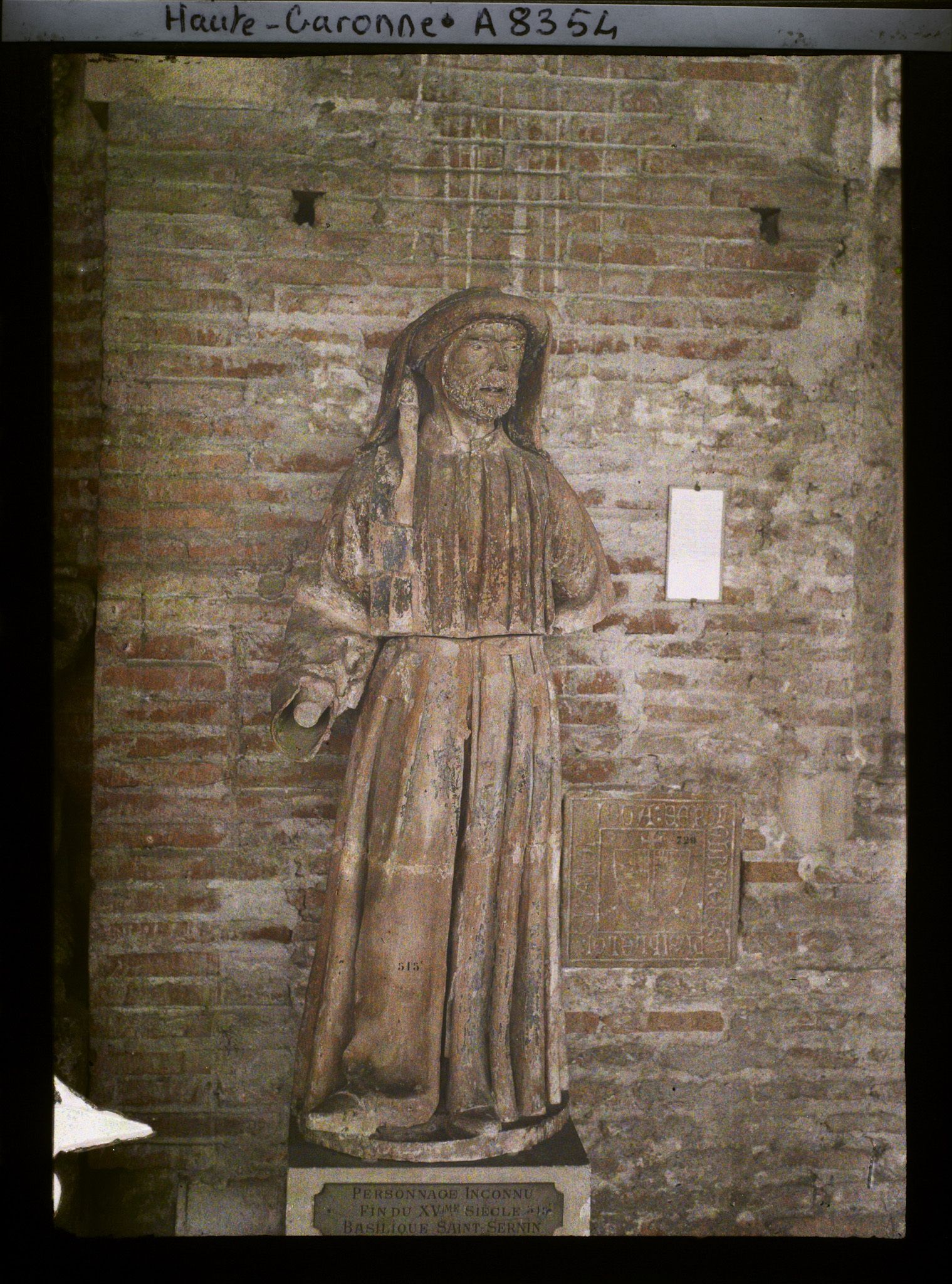 Image représentant Sculpture d'un homme à la basilique Saint-Sernin
