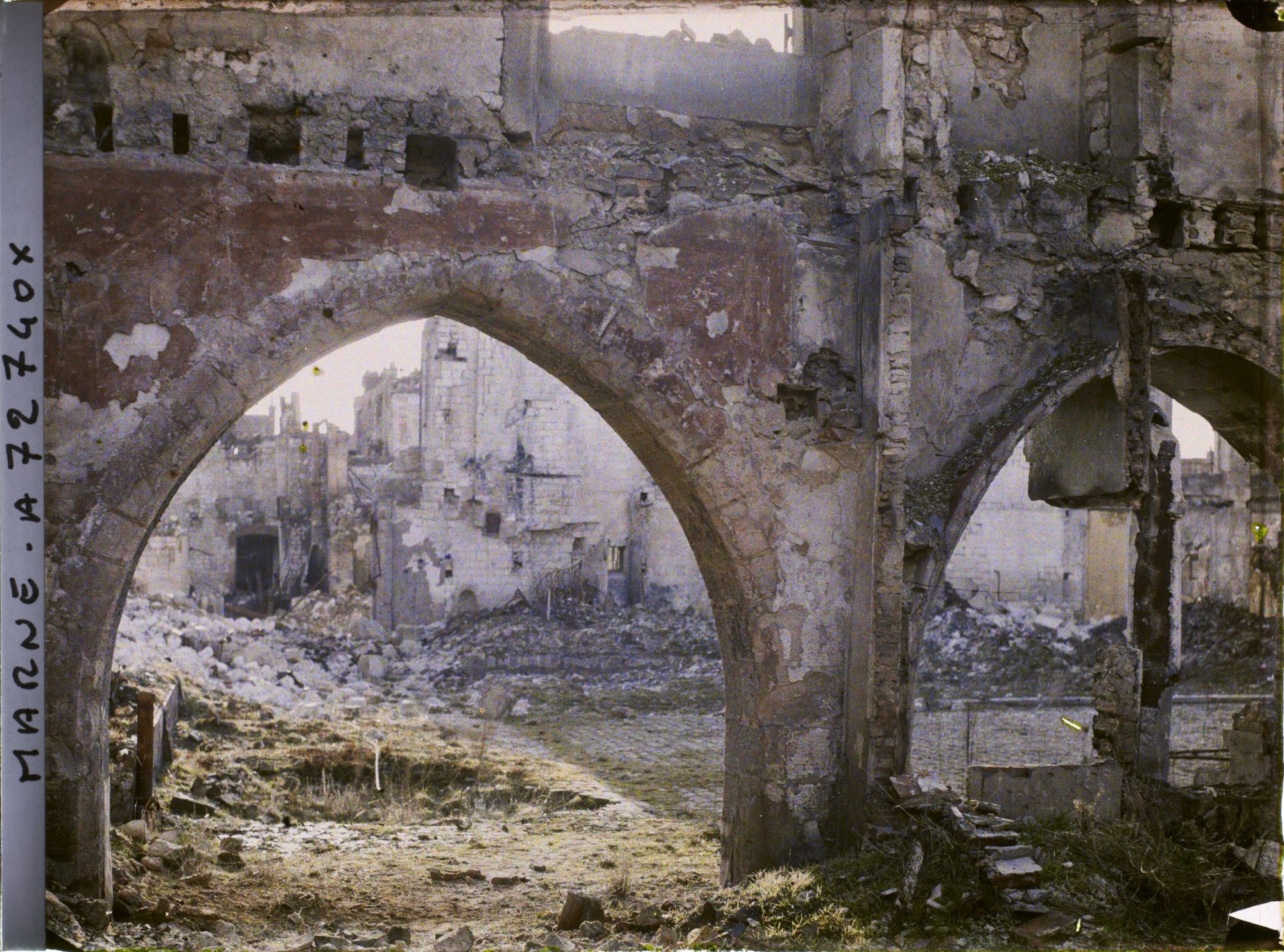 Image représentant L'ancien couvent des Pères Cordeliers, rue des Trois Raisinets
