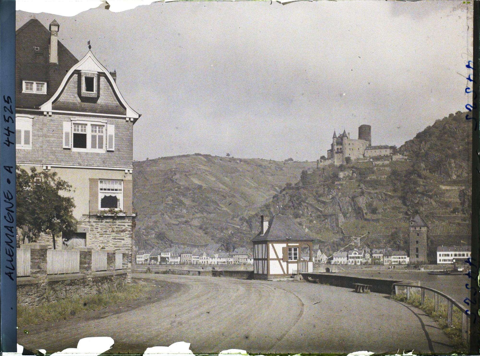 Image représentant Allemagne, St Goarhausen, Entrée Est de St Goar et le Katz