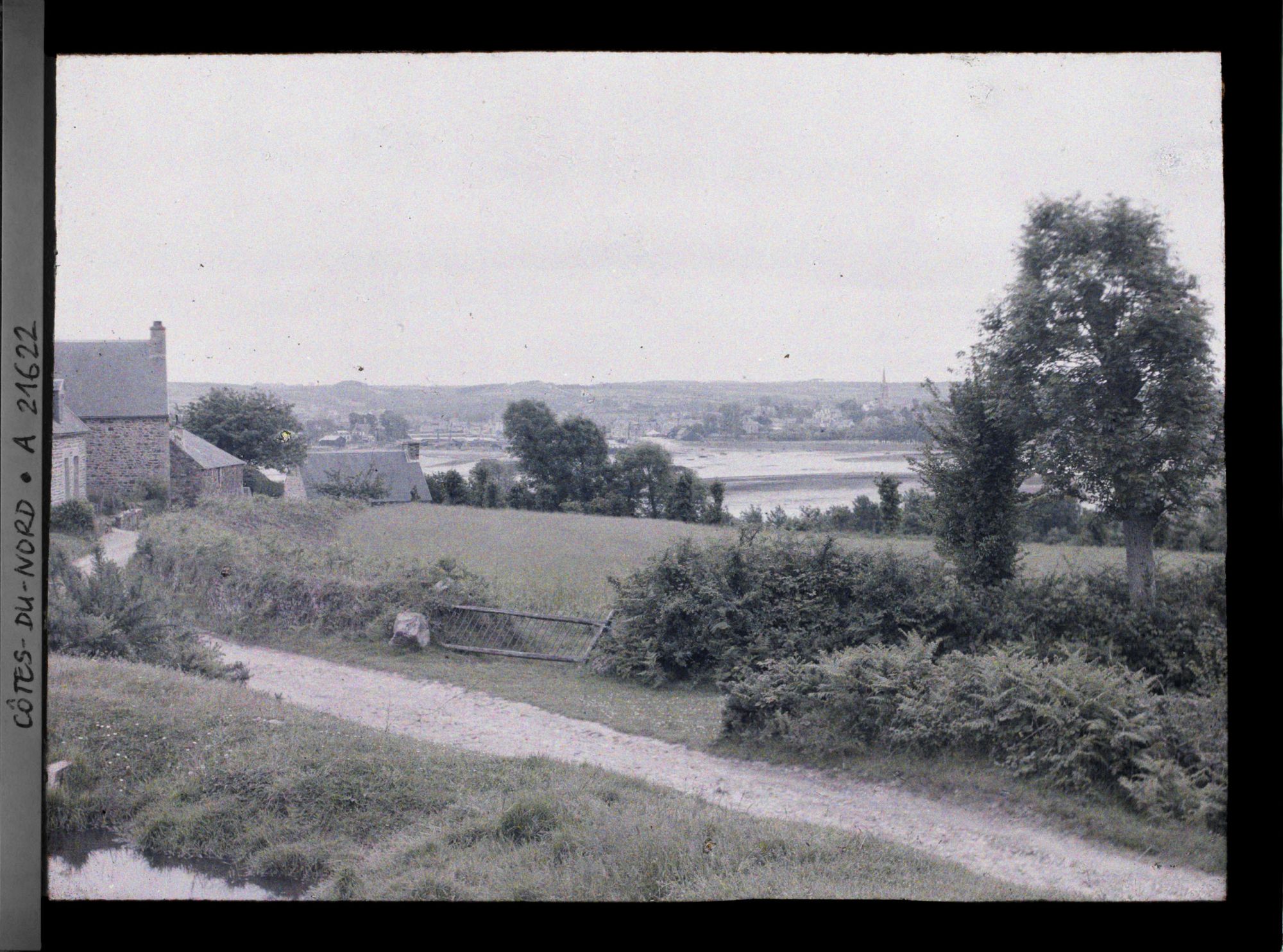Image représentant Vue de Paimpol depuis la route de la tour de Kerroc'h