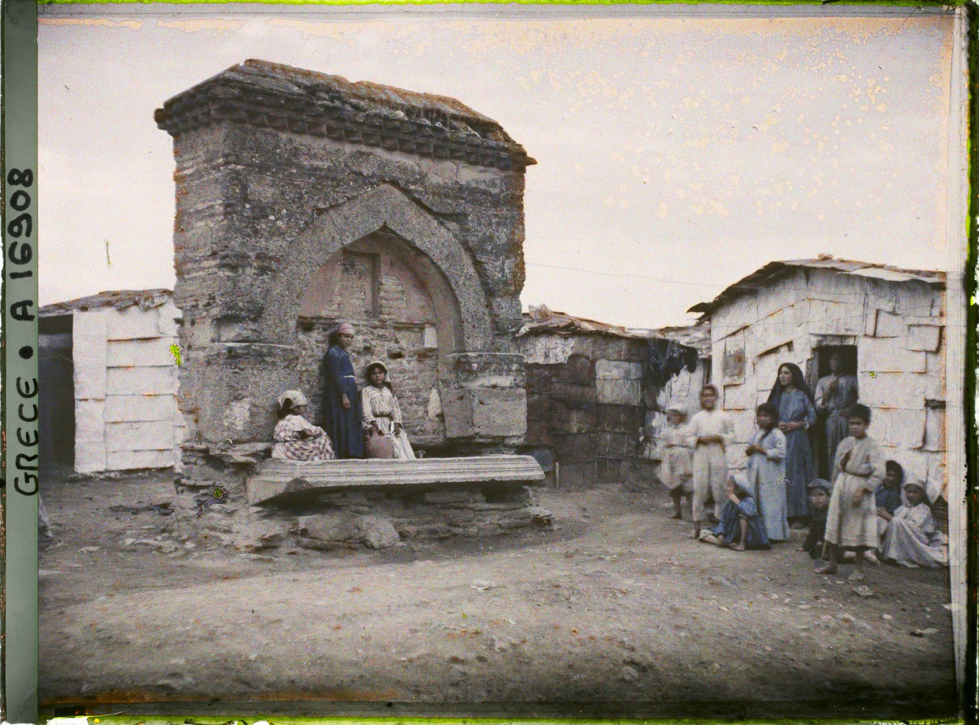 Image représentant Grèce, Salonique, Fontaine dans le Quartier tzigane
