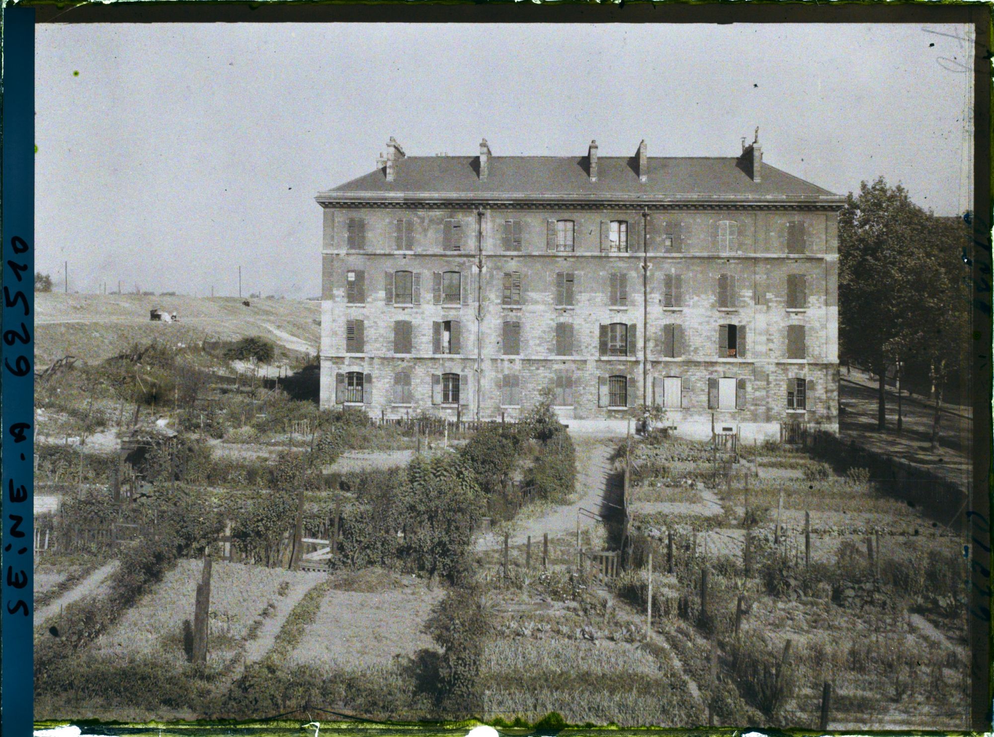 Image représentant Le Bastion 34 dans la zone des anciennes fortifications entre les portes des Poissonniers et de la Chapelle