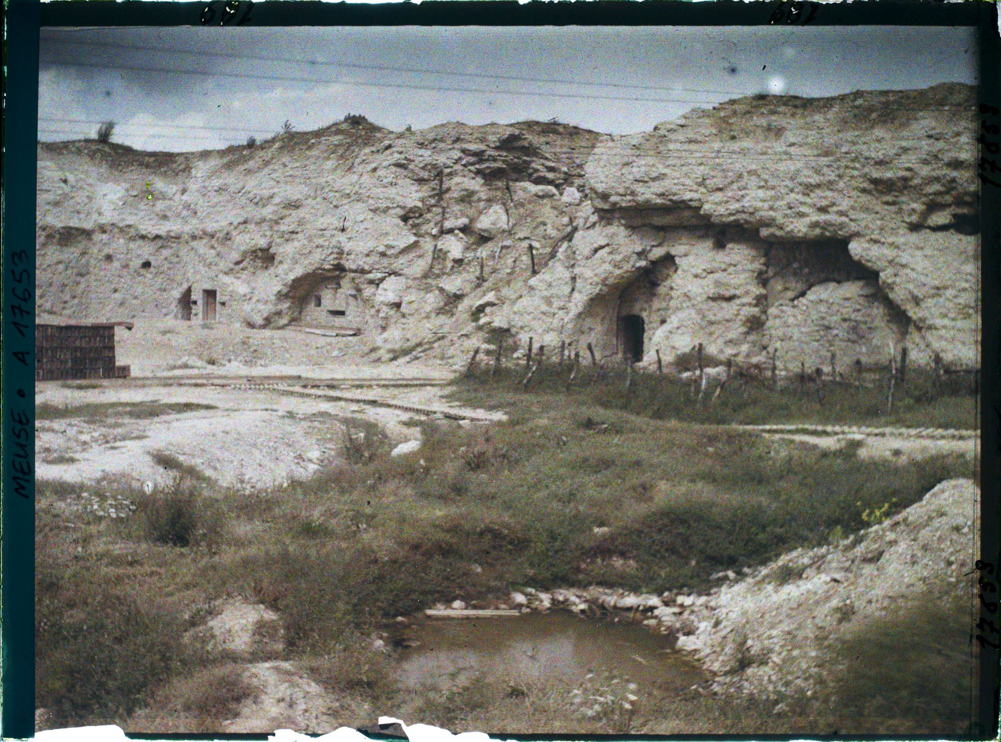 Image représentant France, Fort de Douaumont, La brèche du 420 Français dans le mur du fort