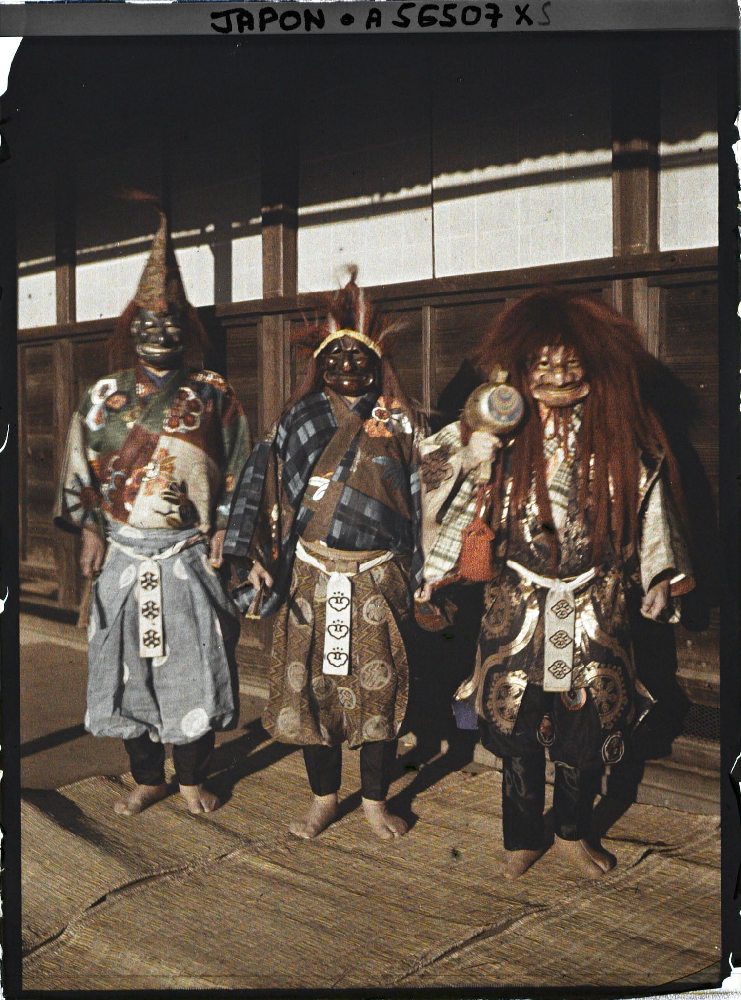 Image représentant Théâtre Nô : personnages de Kyôgen de la pièce Ema