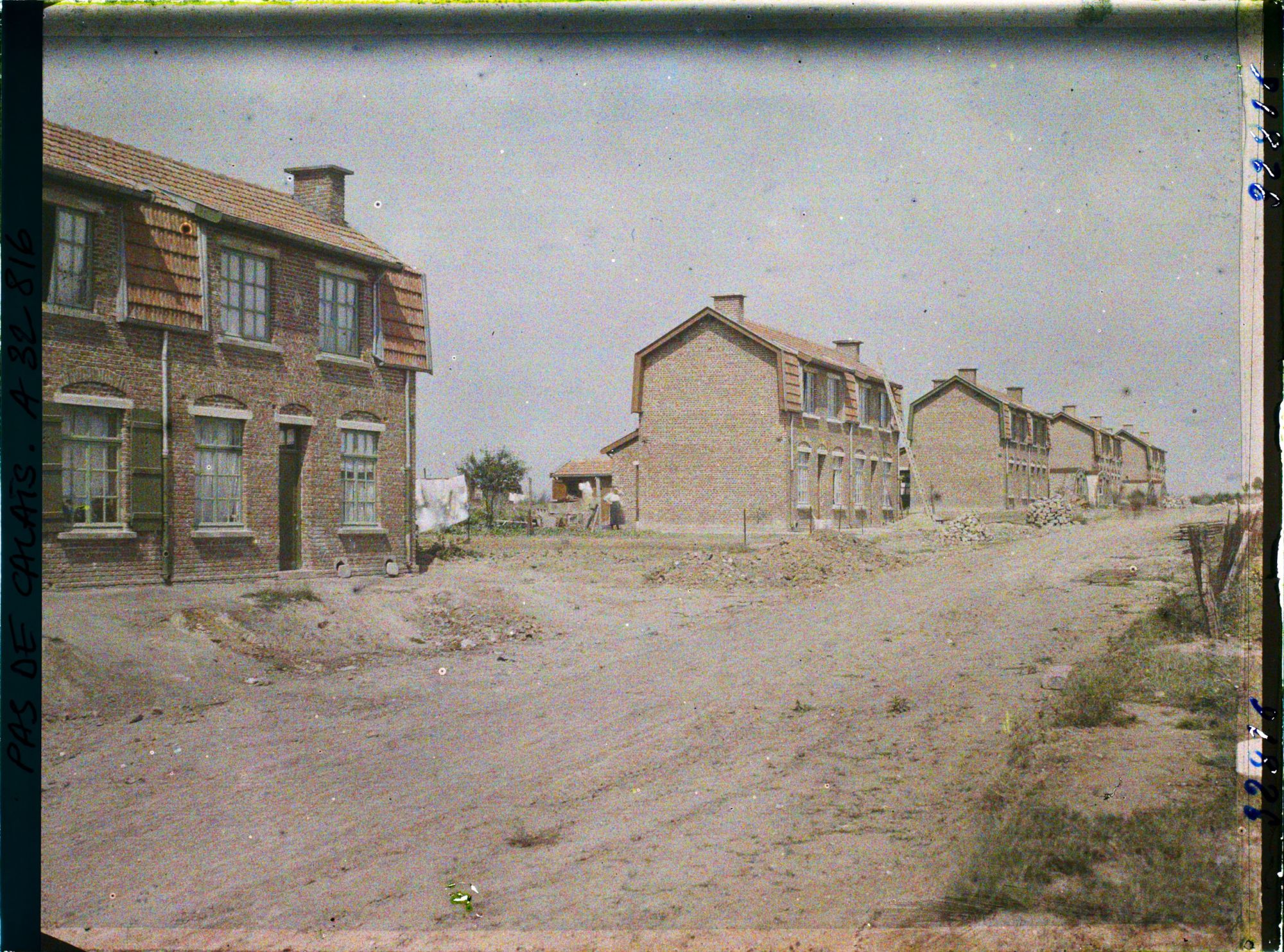 Image représentant France, Angres, Corons reconstruits