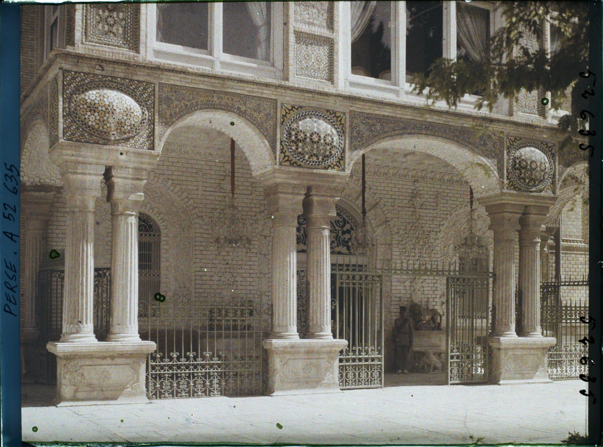 Image représentant Dans l'Arg (la citadelle royale), l'entrée du Palais du Golestan
