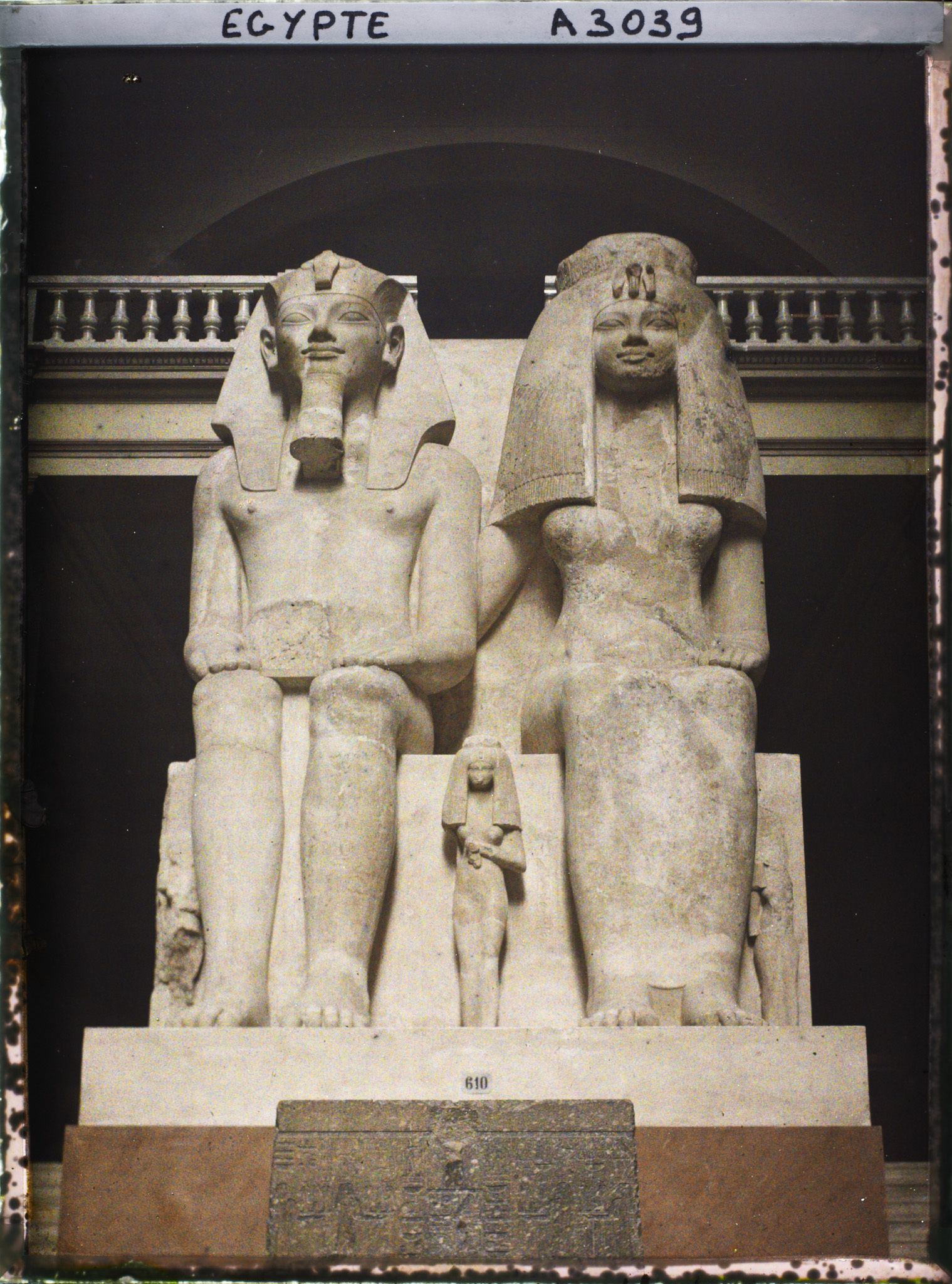 Image représentant Statue d'Amenophis III et de Tiyi au musée égyptien