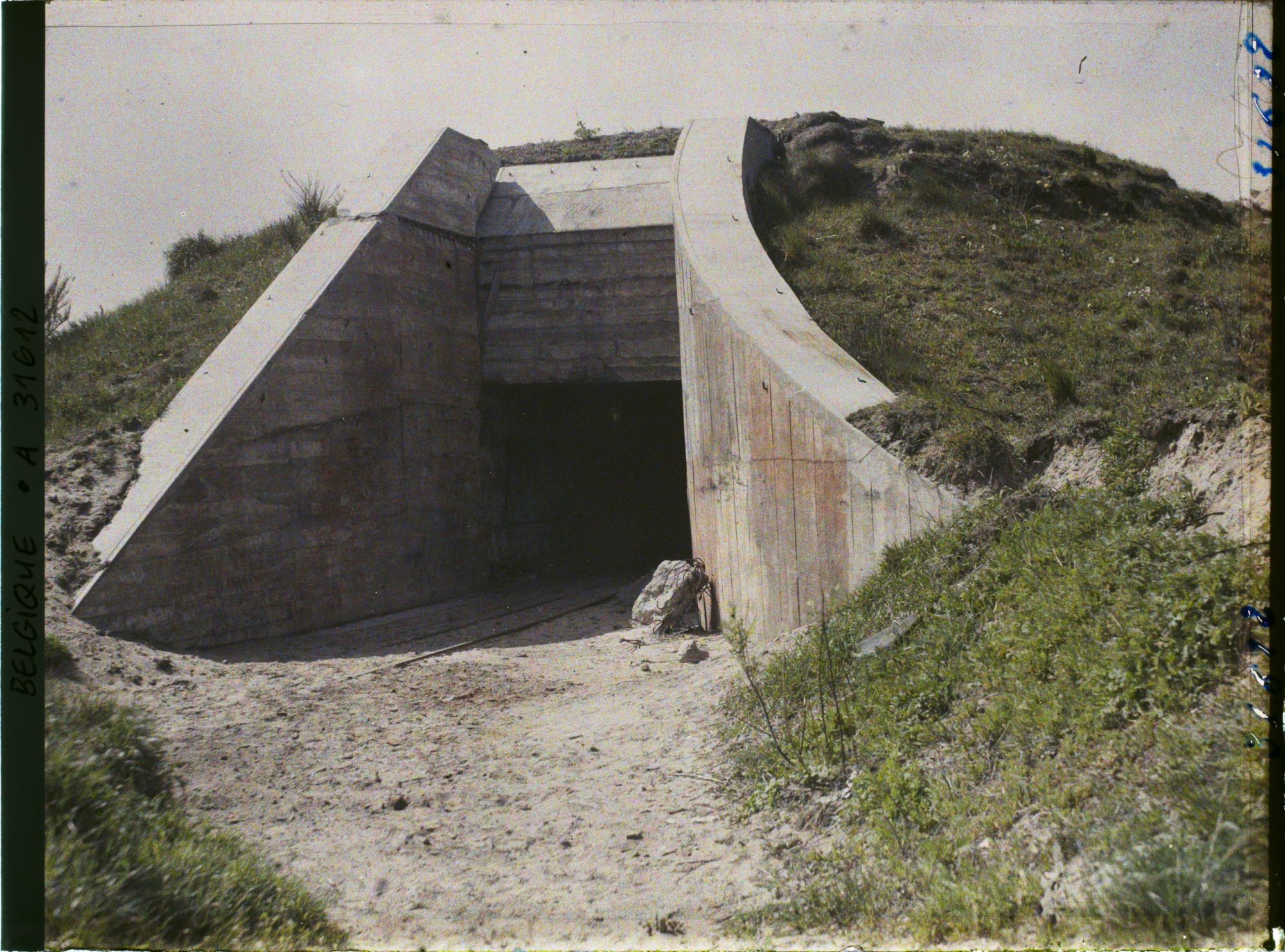 Image représentant Belgique, Ostende, Batterie Deutschland, Entrée d'un abri de la batterie