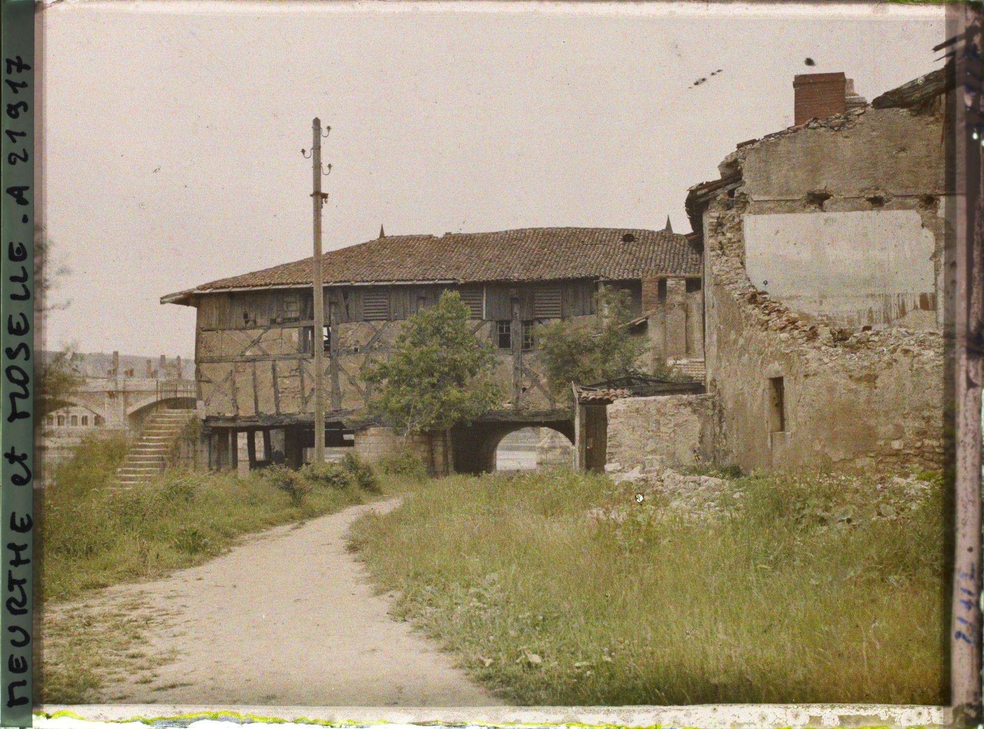 Image représentant France, Pont à Mousson, Vieille Maison s/ la rive droite de la Moselle