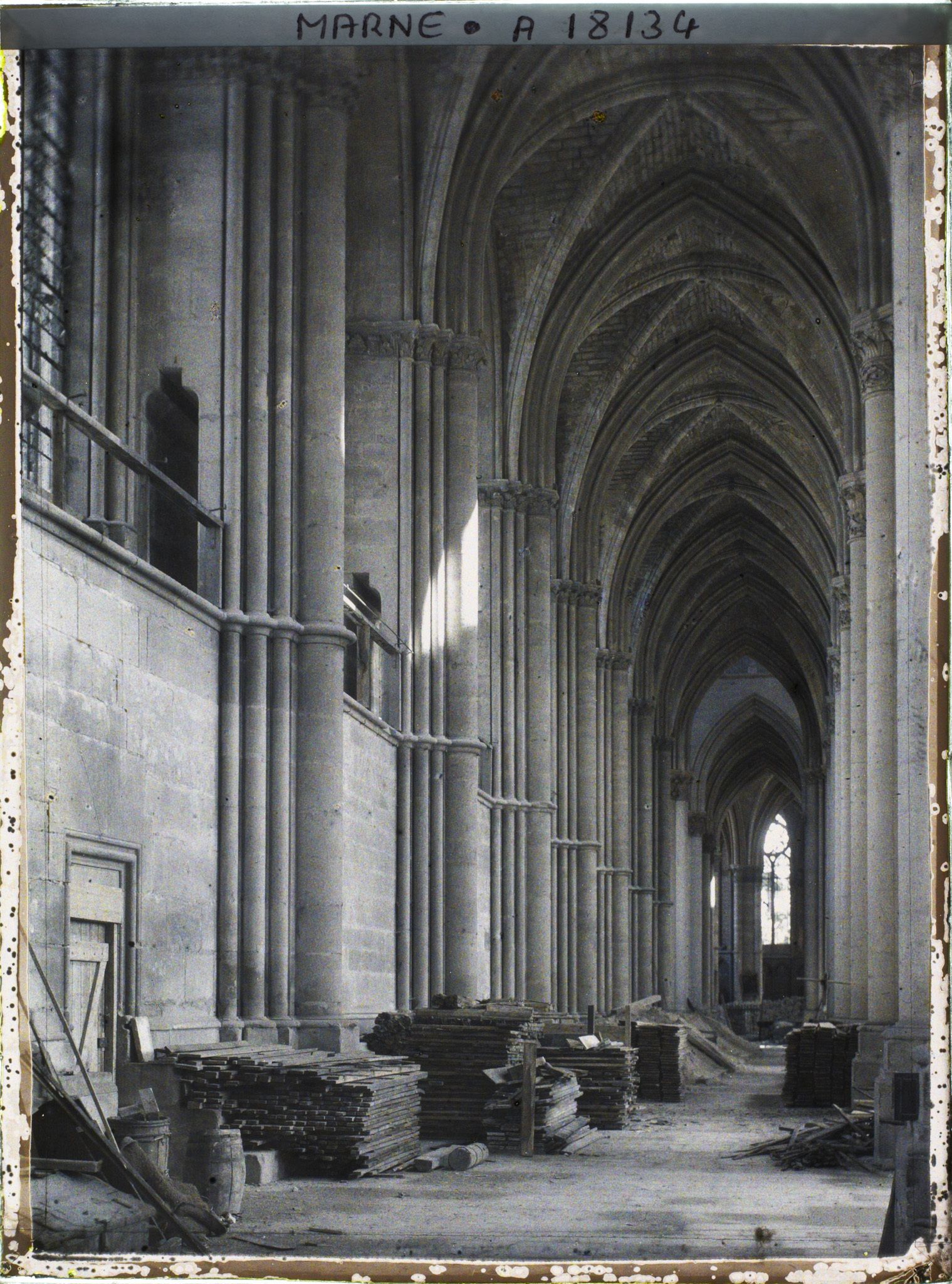 Image représentant France, Reims, Intr de la Cathédrale : nef de gauche