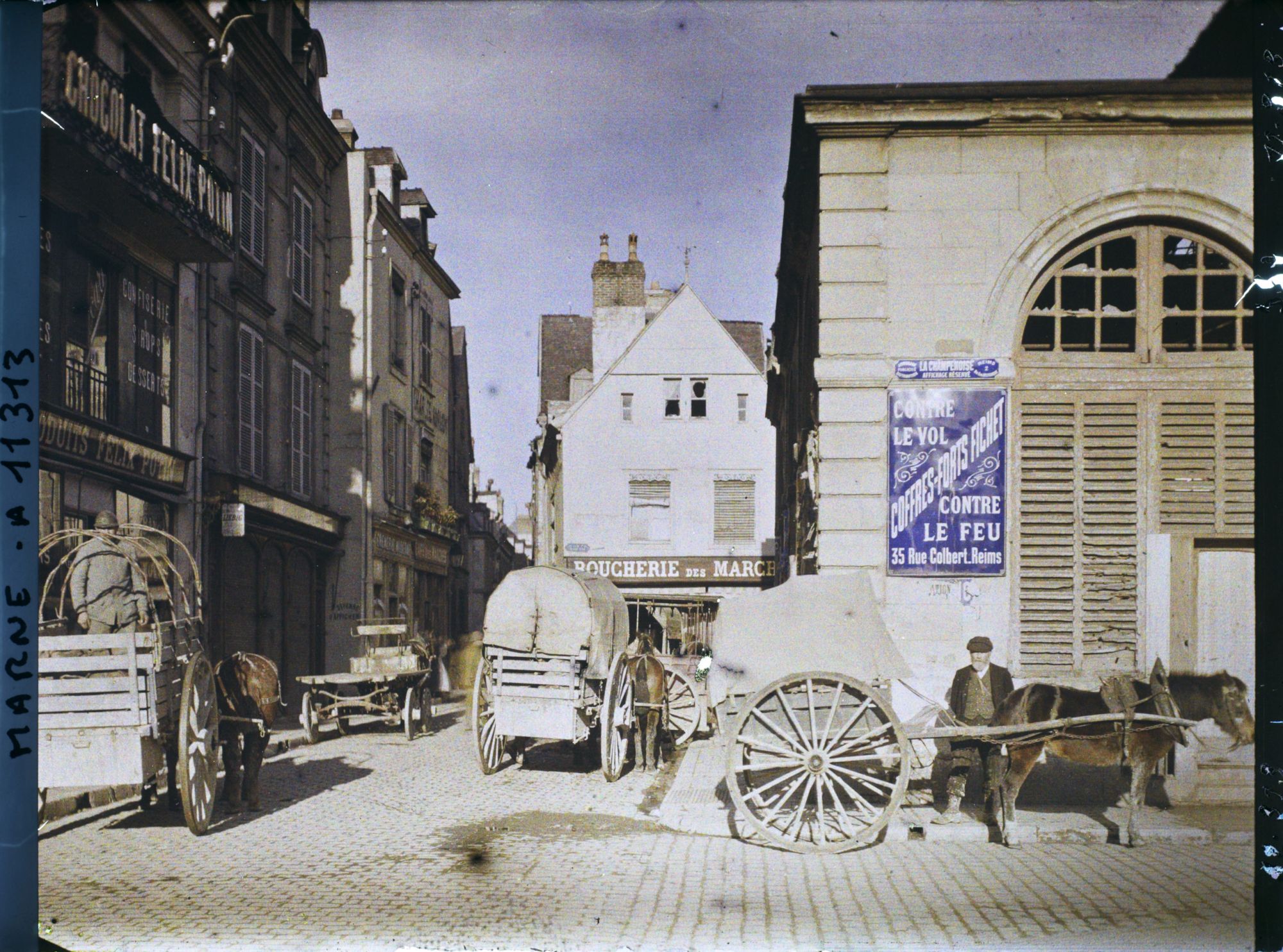 Image représentant Commerçant, jour de marché, place des Marchés actuelle place du Forum