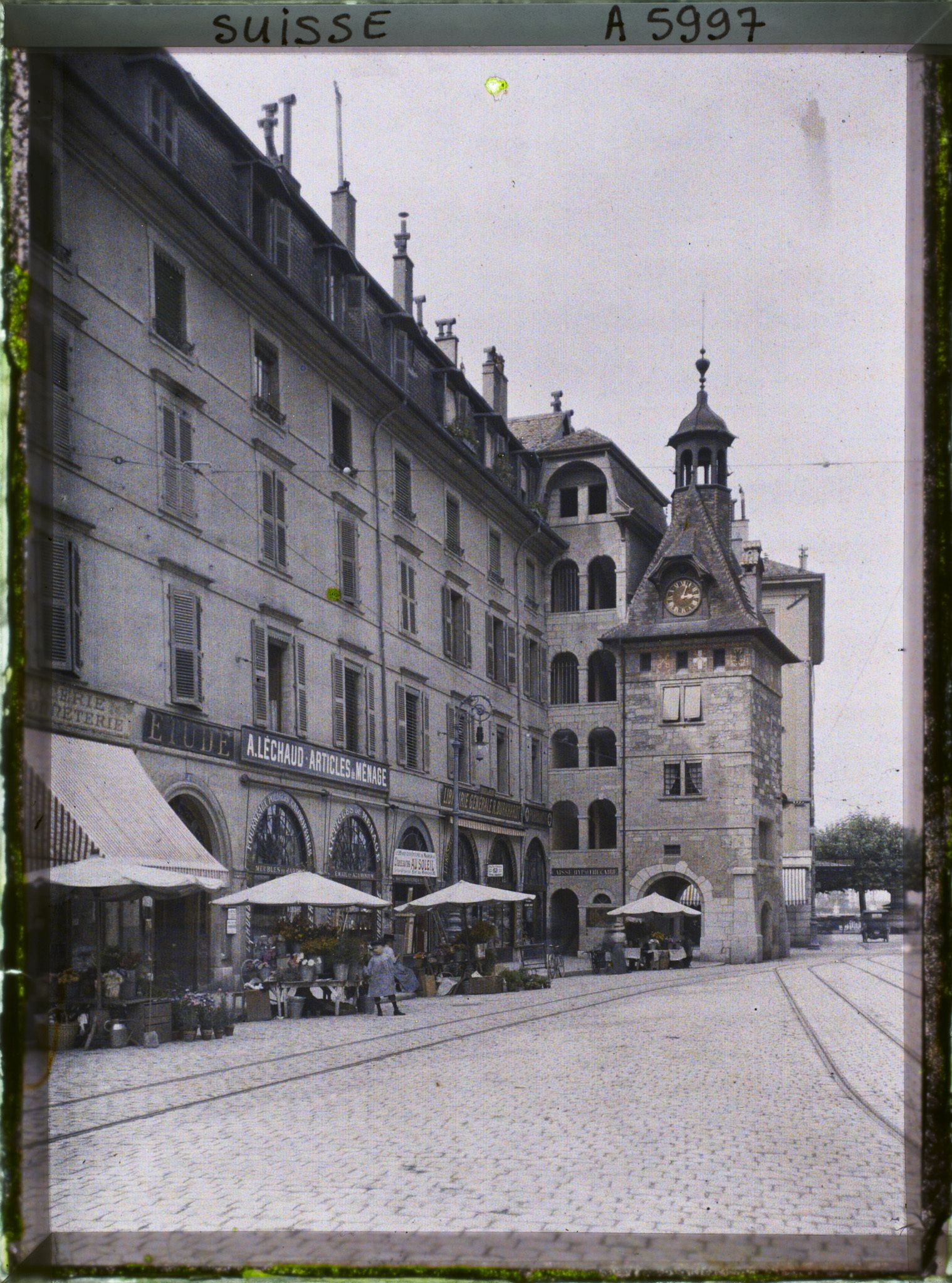 Image représentant La tour du Molard et le marché aux fleurs de la place du Molard