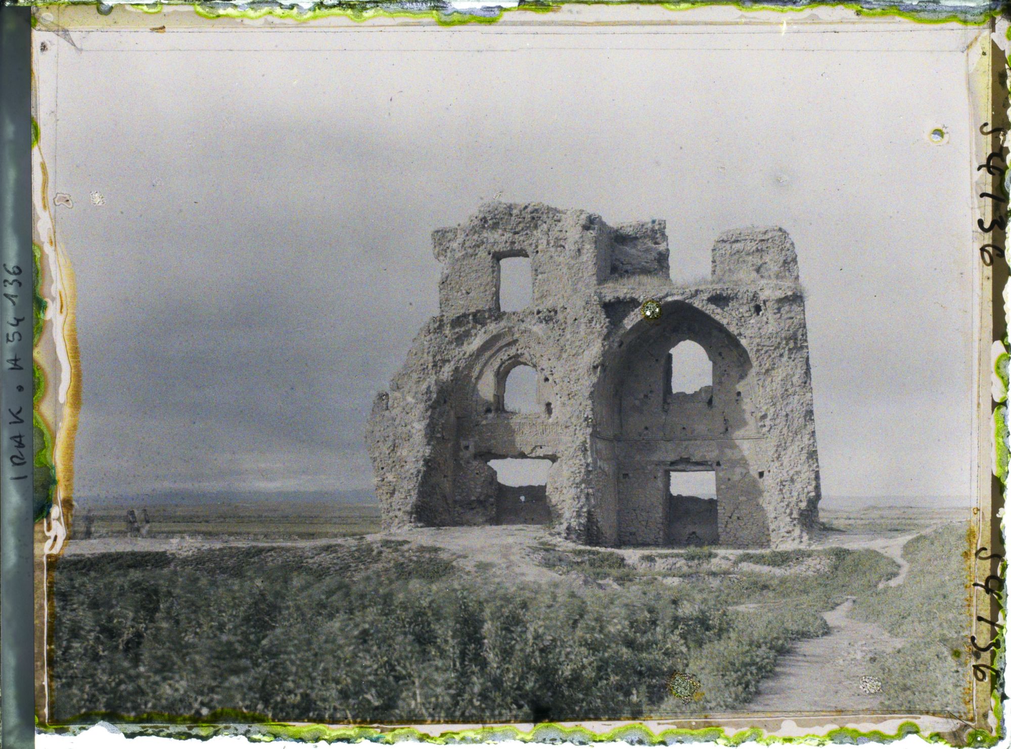 Image représentant Les ruines du Qara Serai (palais noir) du sultan Badr al-Din Lu'lu' (à la tête de l'état de Mossoul de 1218 à 1259)