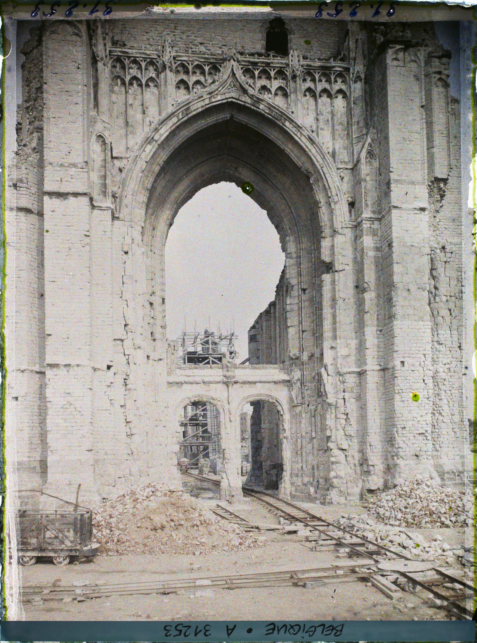 Image représentant Belgique, Ypres, Portail Sud de St Martin