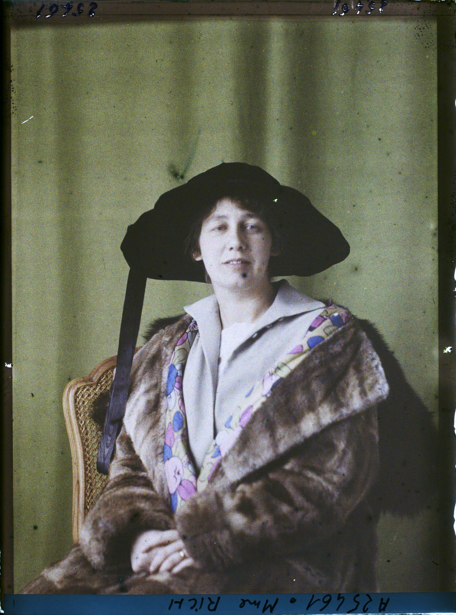 Image représentant https://musee-albert-kahn.s-museum.fr/home/NWQ2OTAwYzNmYjZlZTk1ZWQwODJmMjY4L2dlbmVyaWMtbm90aWNlLXRhYi9hdXRob3JpdHkvNjE3YTc5ZjVjZjhiODk2OGIzMzM3ZDIx/5d6900c3fb6ee95ed082f268/generic-notice-tab/authority/617a79ebcf8b8968b3337667 Madame Rich