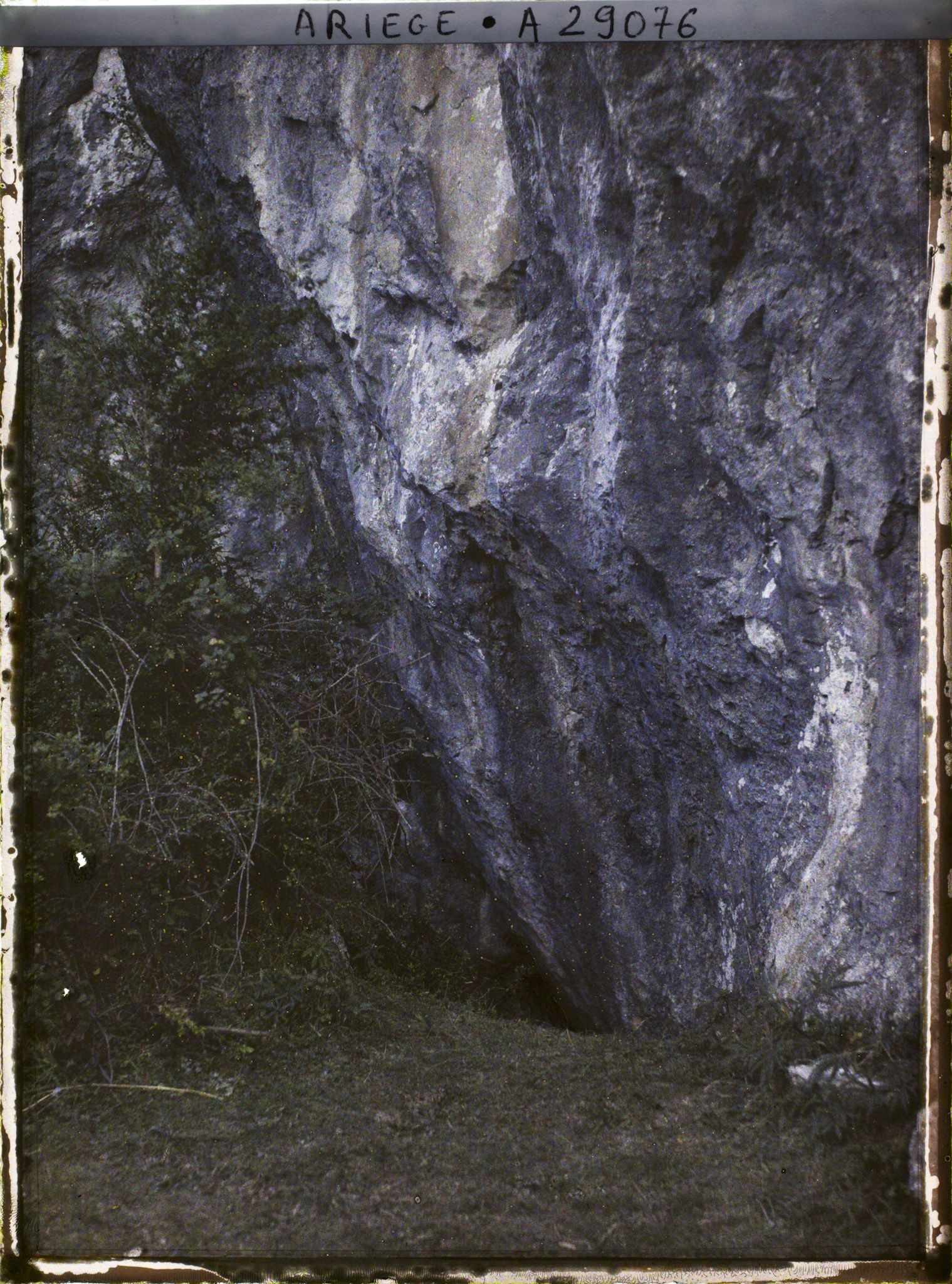 Image représentant L'entrée de la Grotte de Niaux