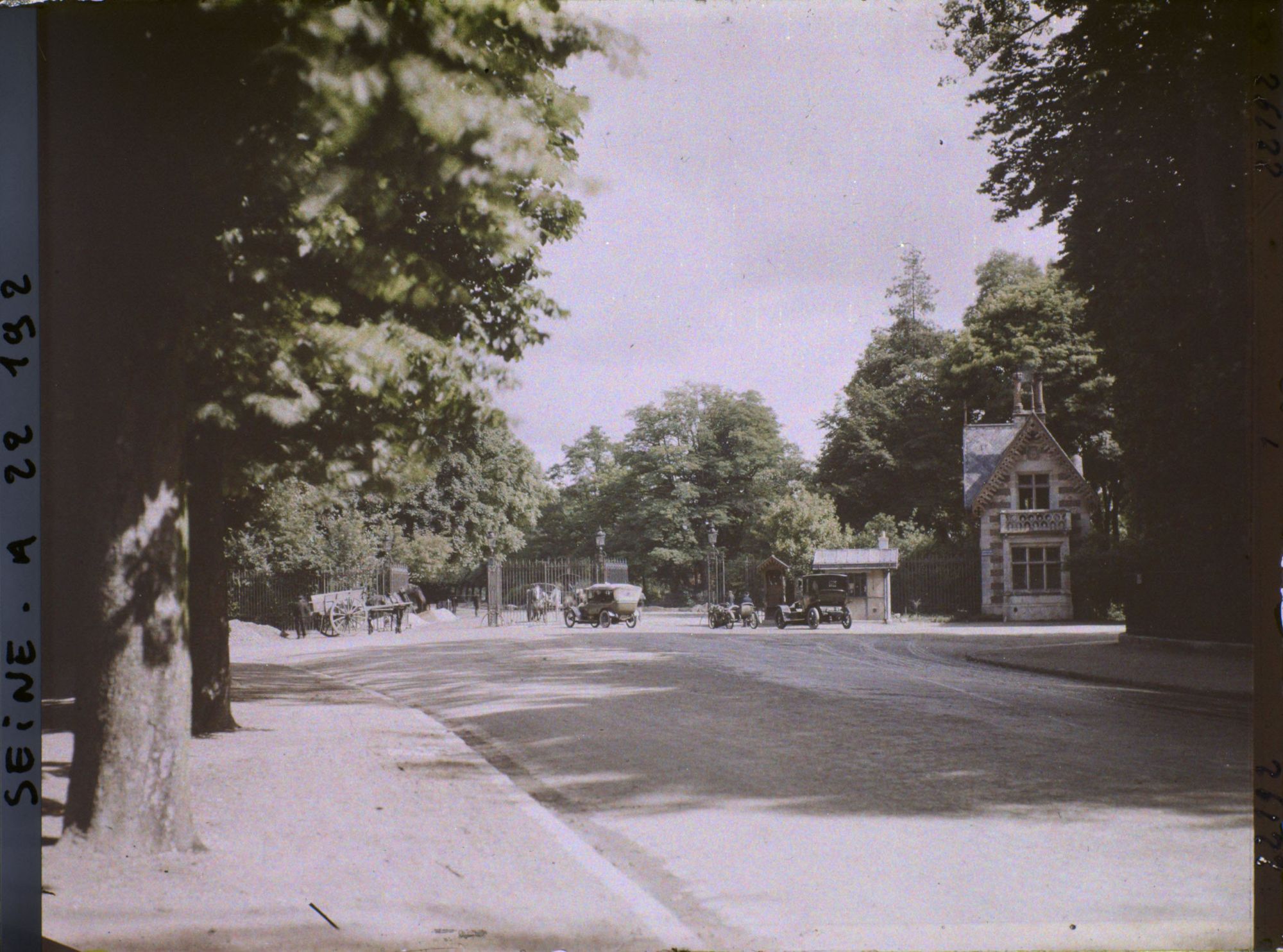 Image représentant La porte de Boulogne, bois de Boulogne, depuis le quai du Quatre-Septembre
