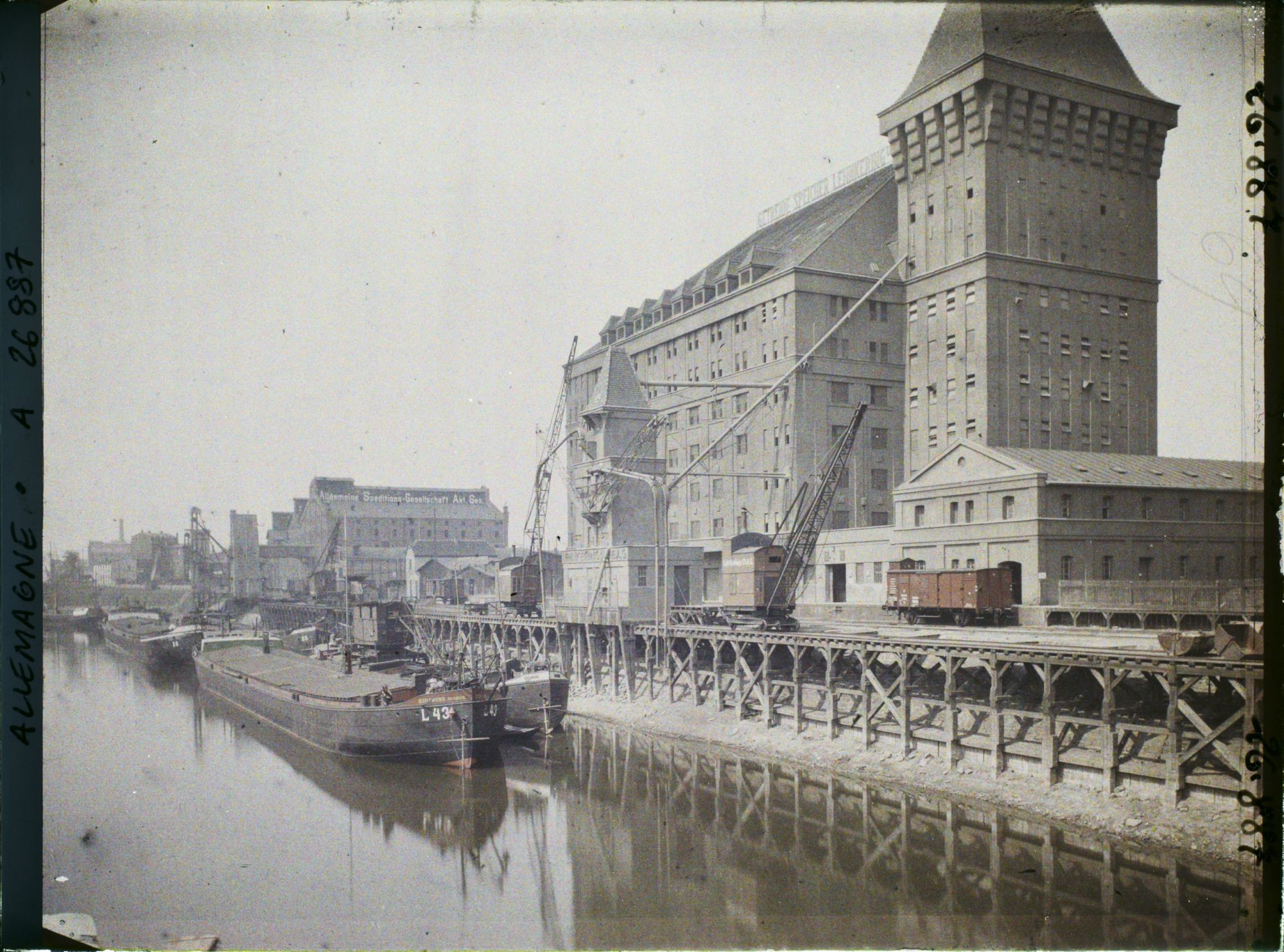 Image représentant Allemagne, Duisburg, Occupation Française Canal et moulin