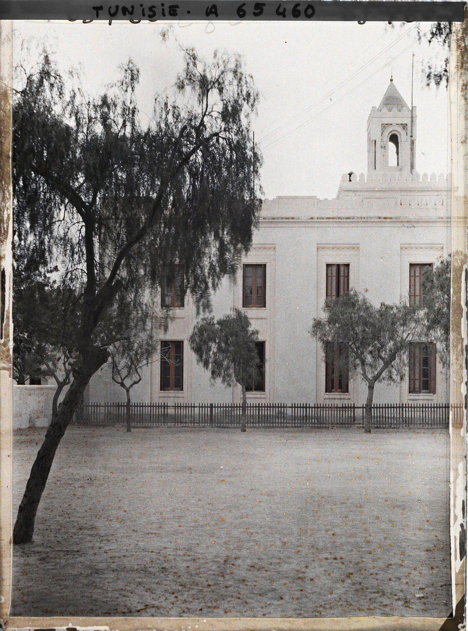 Image représentant La deuxième cour de l'école supérieure de garçons