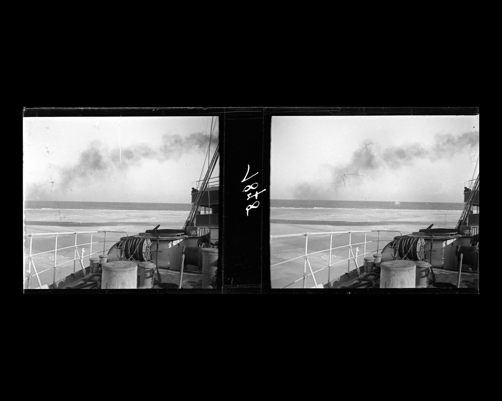 Image représentant La banquise vue de la proue du vapeur allemand Staatssekretär Kraëtke