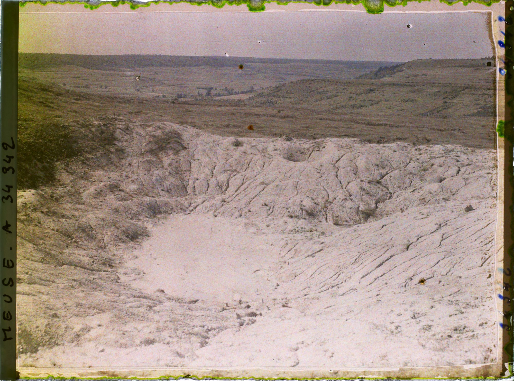 Image représentant France, Crête des Eparges, Un entonnoir sur la Crête