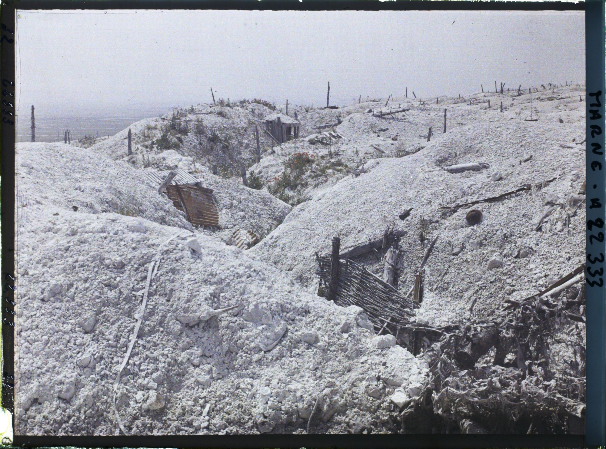 Image représentant France, Tranchées au Sommet du Mont