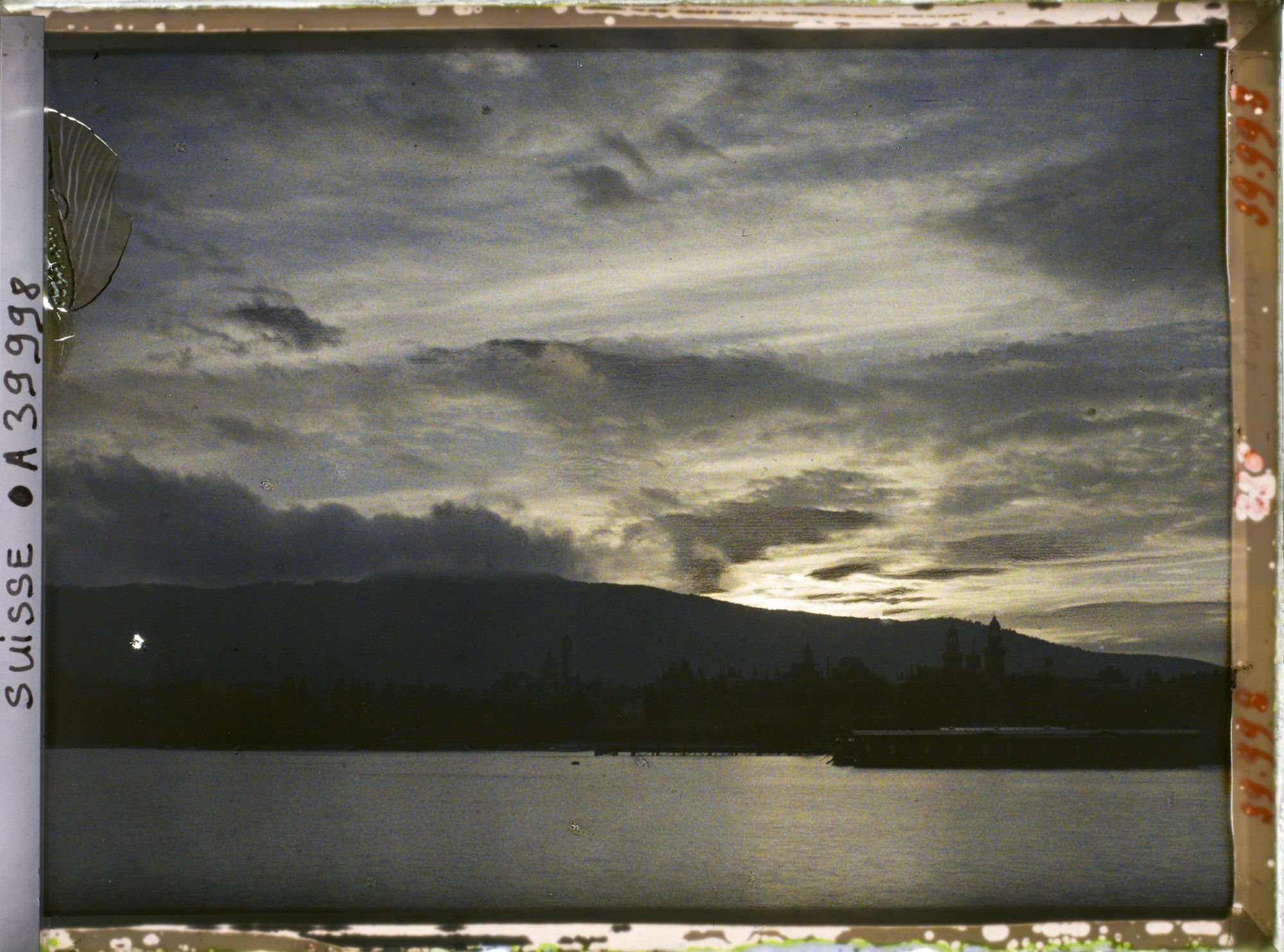 Image représentant Coucher de soleil sur le lac de Zurich depuis l'Utoquai