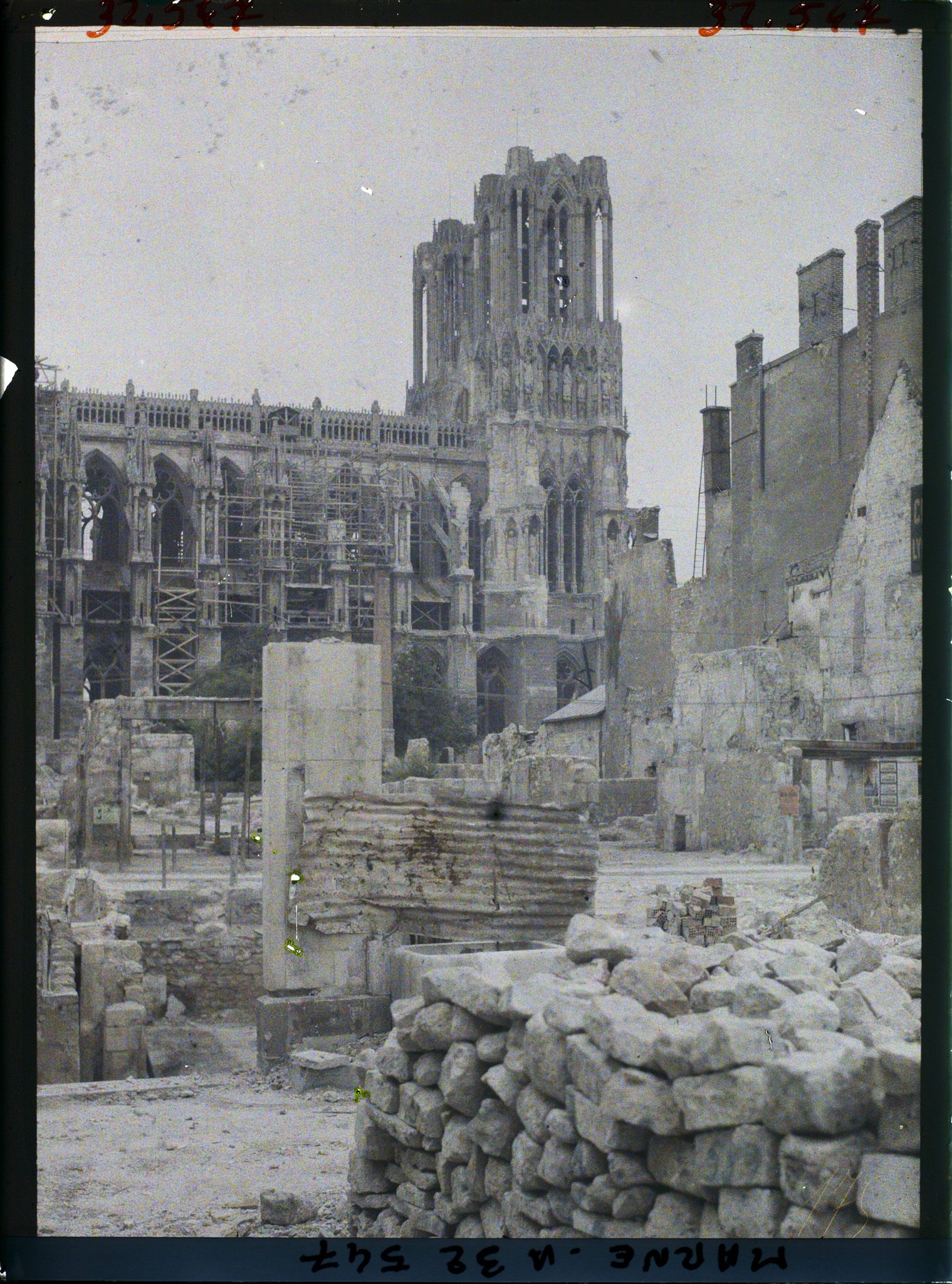 Image représentant France, Reims, Tours de la Cathédrale, vue prise de la rue Carnot