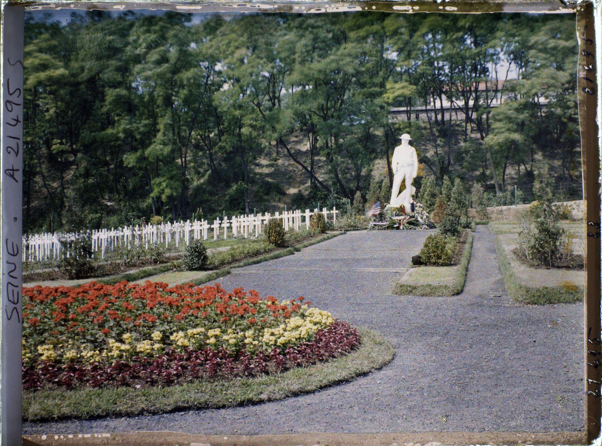 Image représentant Le cimétière américain de Suresnes, rond-point central