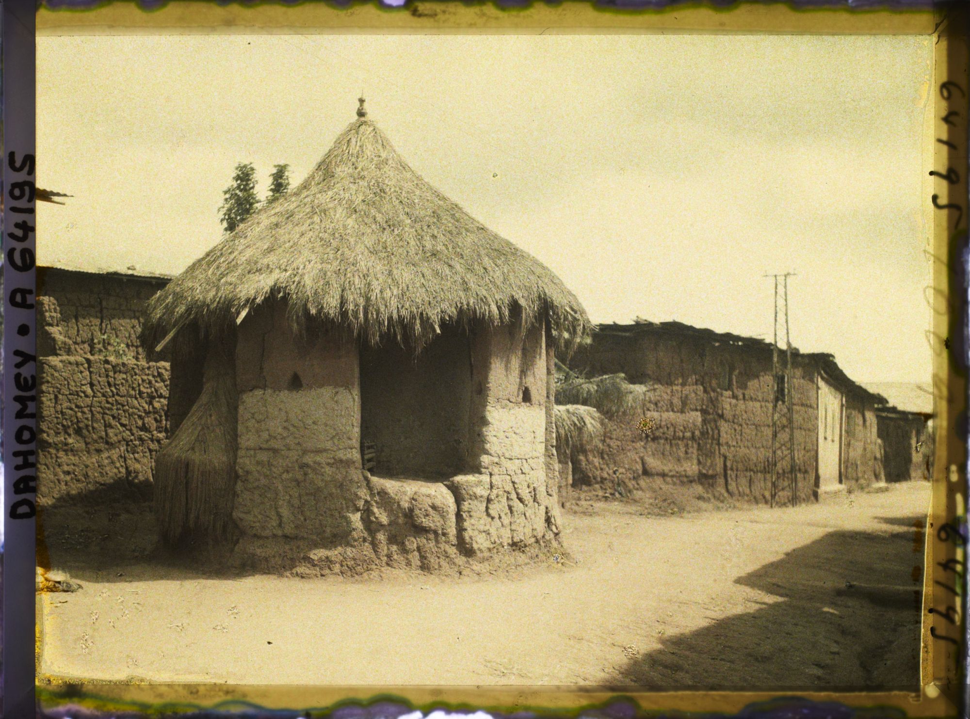 Image représentant La case du couronnement du roi Toli ?