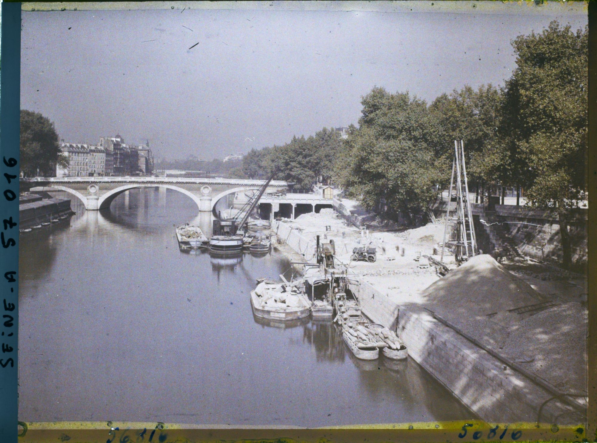 Image représentant Vue du pont Louis-Philippe et du port de l'Hôtel-de-Ville depuis le pont Marie