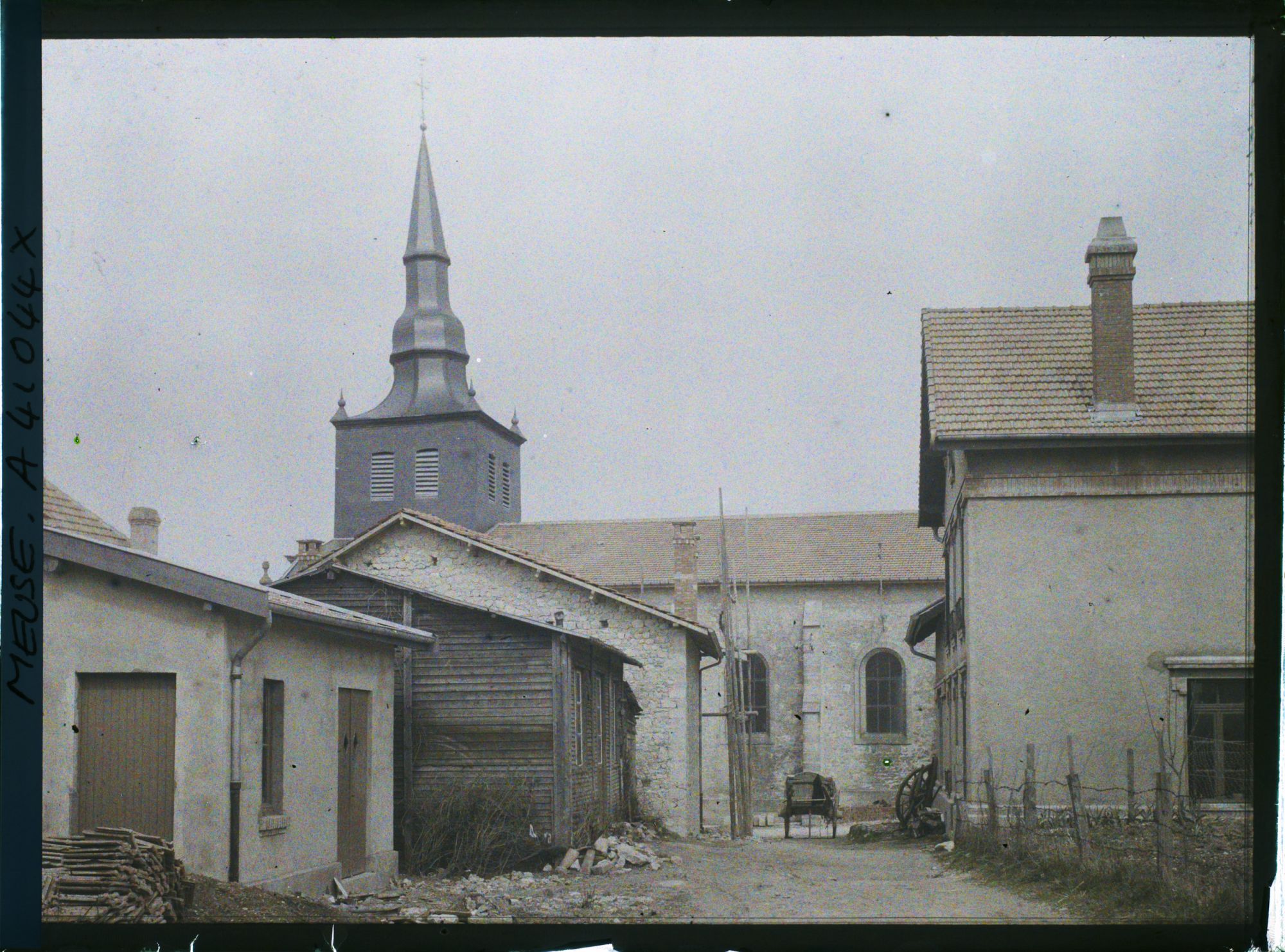 Image représentant France, Neuvilly, Abords de l'Eglise