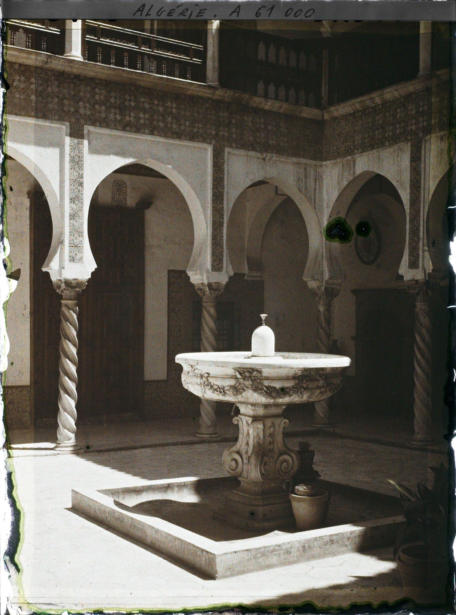 Image représentant La fontaine du patio de l'archevêché (ancien Dar Aziza)